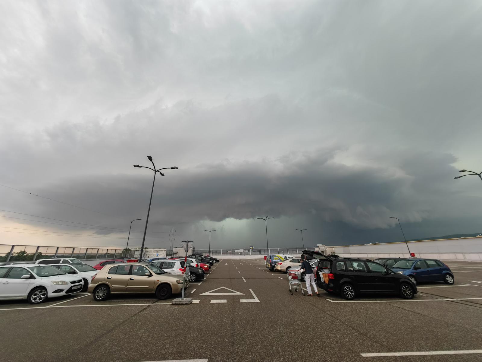 Zagreb: Dolazak oluje na zapadnom dijelu grada