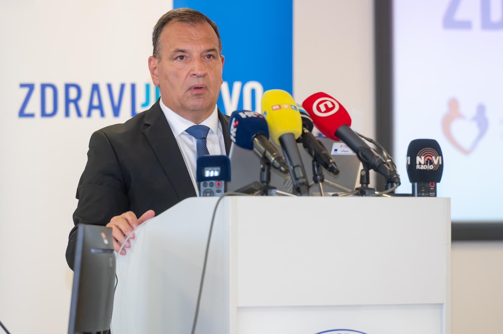 Ministar Vili Beroš obišao Opću bolnicu Zadar