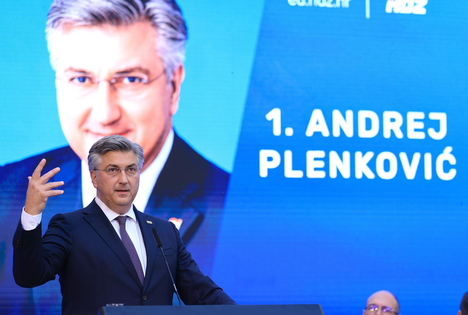 Zagreb Andrej Plenković zajedno s ostalim kandidatkinjama i kandidatima na europskim izborima nai završnom predizbornom skupu HDZ-a