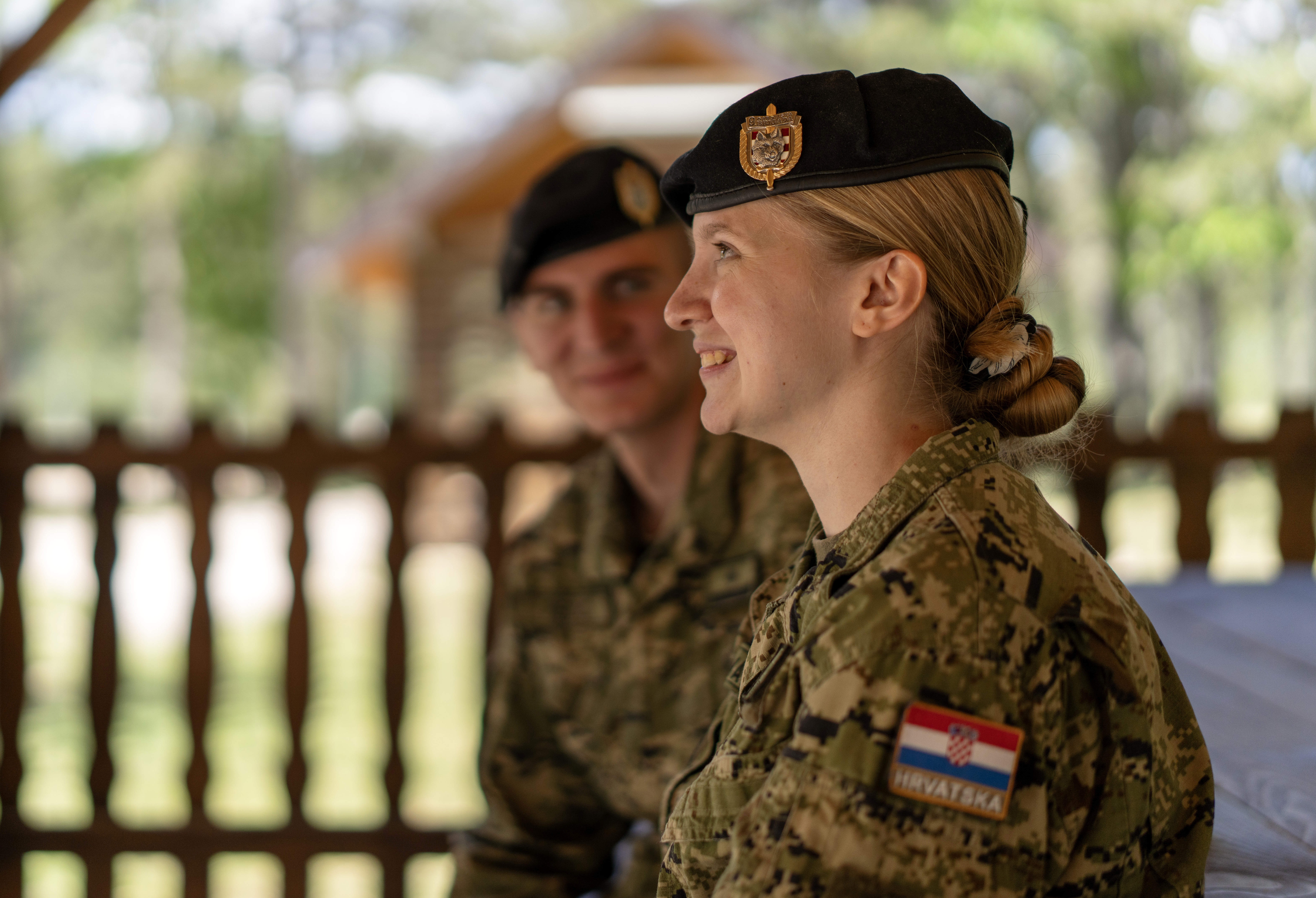 Udbina: Poručnik Marko Pedić i poručnica Tea Kovačević zaručili se nakon završetka vojne obuke