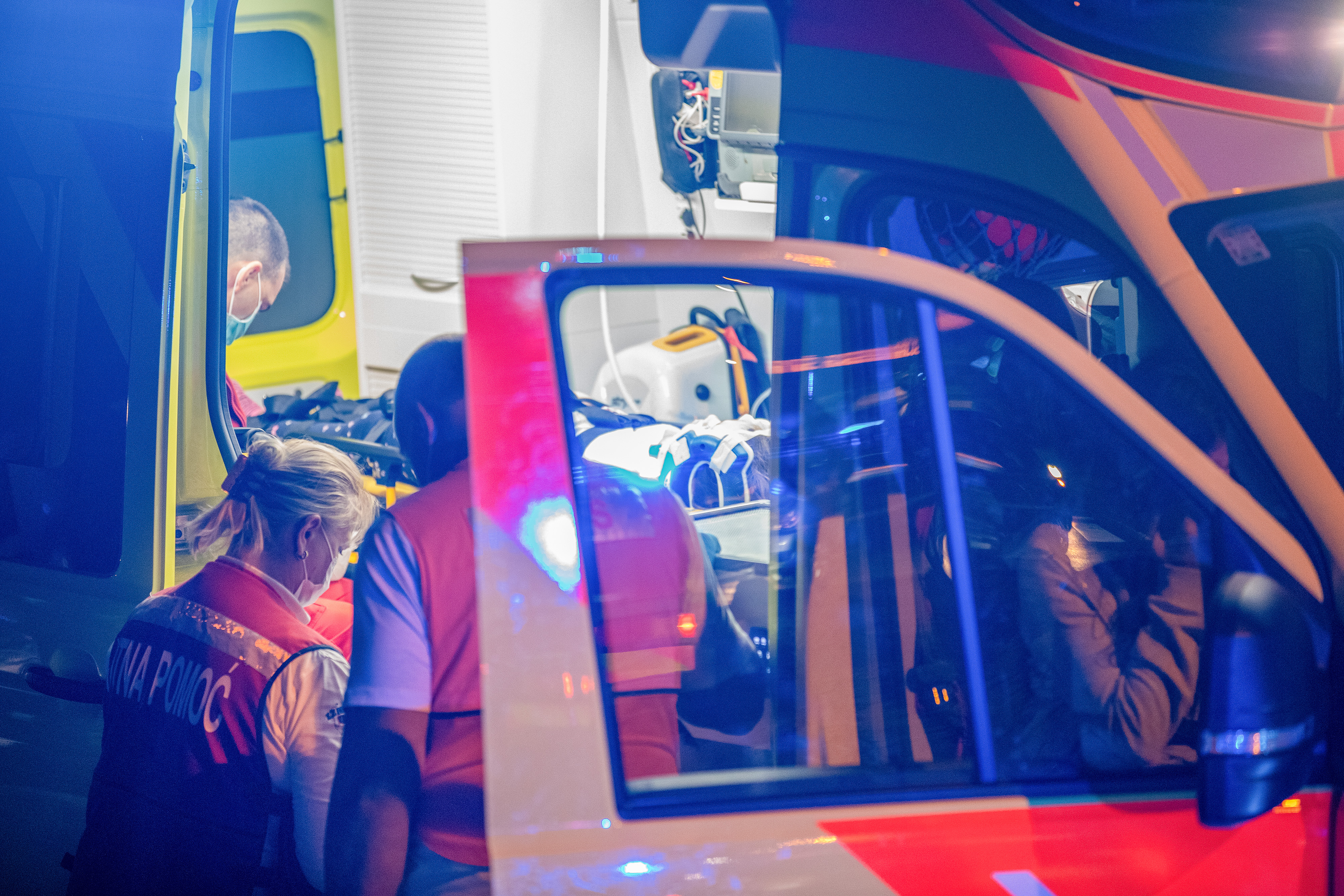 Pula: Dvije osobe ozlijeđene u sudaru nakon što je automobil završio na krovu