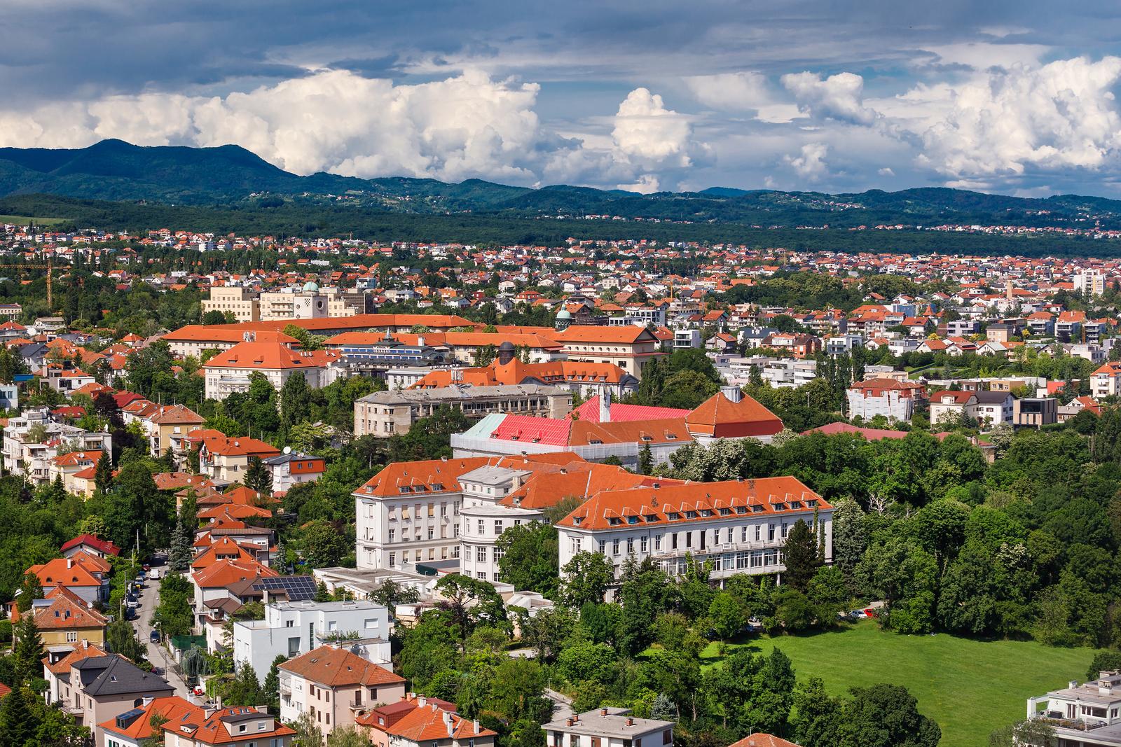 Zagreb: Pogled sa Zagrebačke katedrale na centar grada
