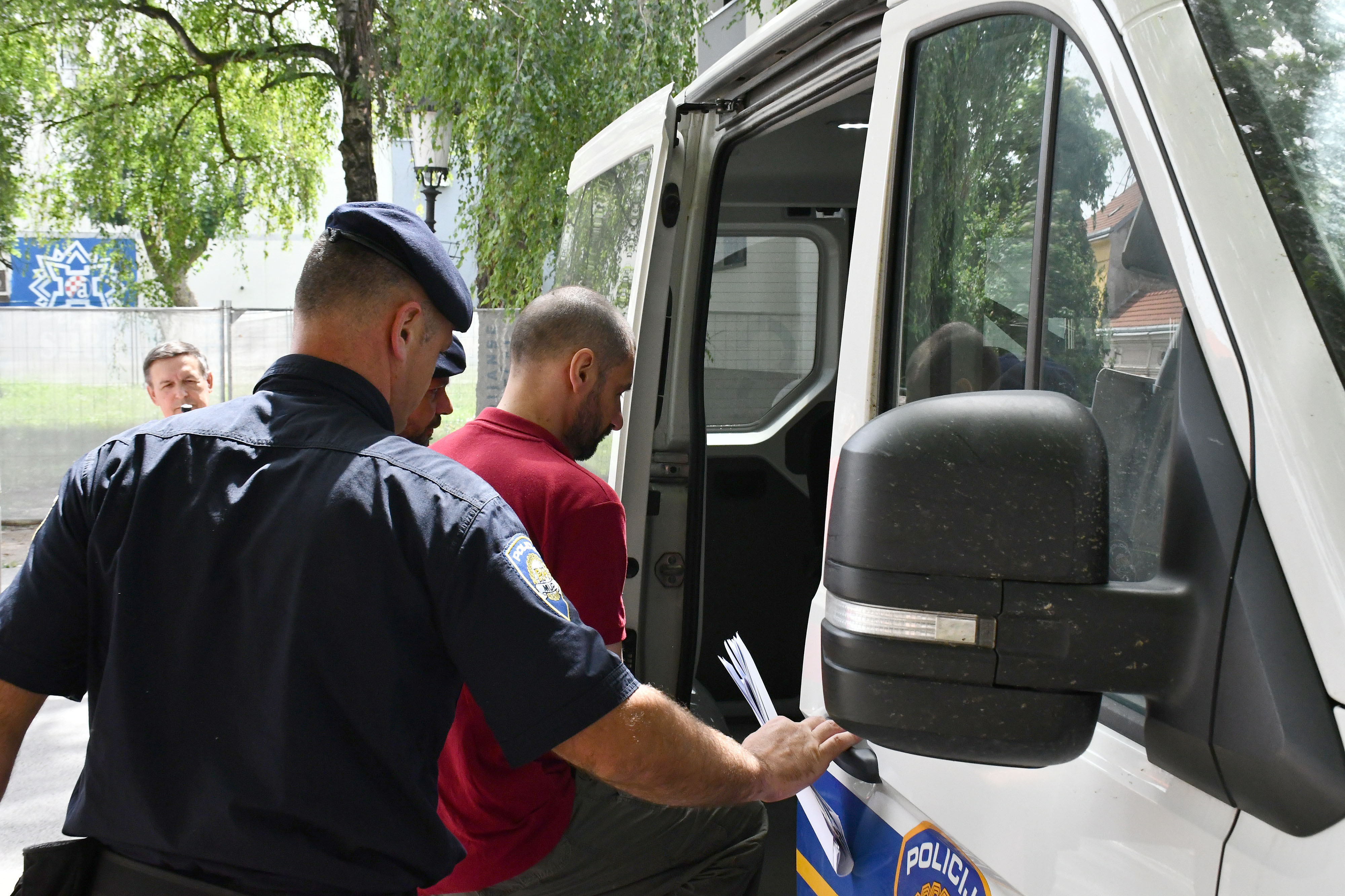 Slavonski Brod: Privođenje sucu istrage osumnjičenog za ubojstvo majke i oca