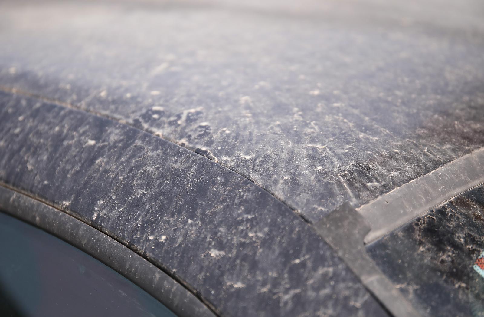 Zagreb: Čestice pustinjskog pijeska preko noći prekrile automobile