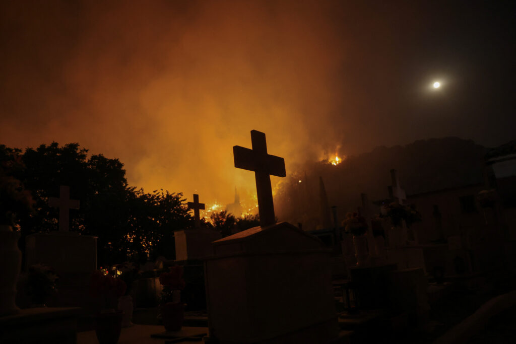 1719077938-2024-06-21T235301Z_234145248_RC2XF8AQZQEN_RTRMADP_3_EUROPE-WEATHER-GREECE-WILDFIRE-1024x683.jpg