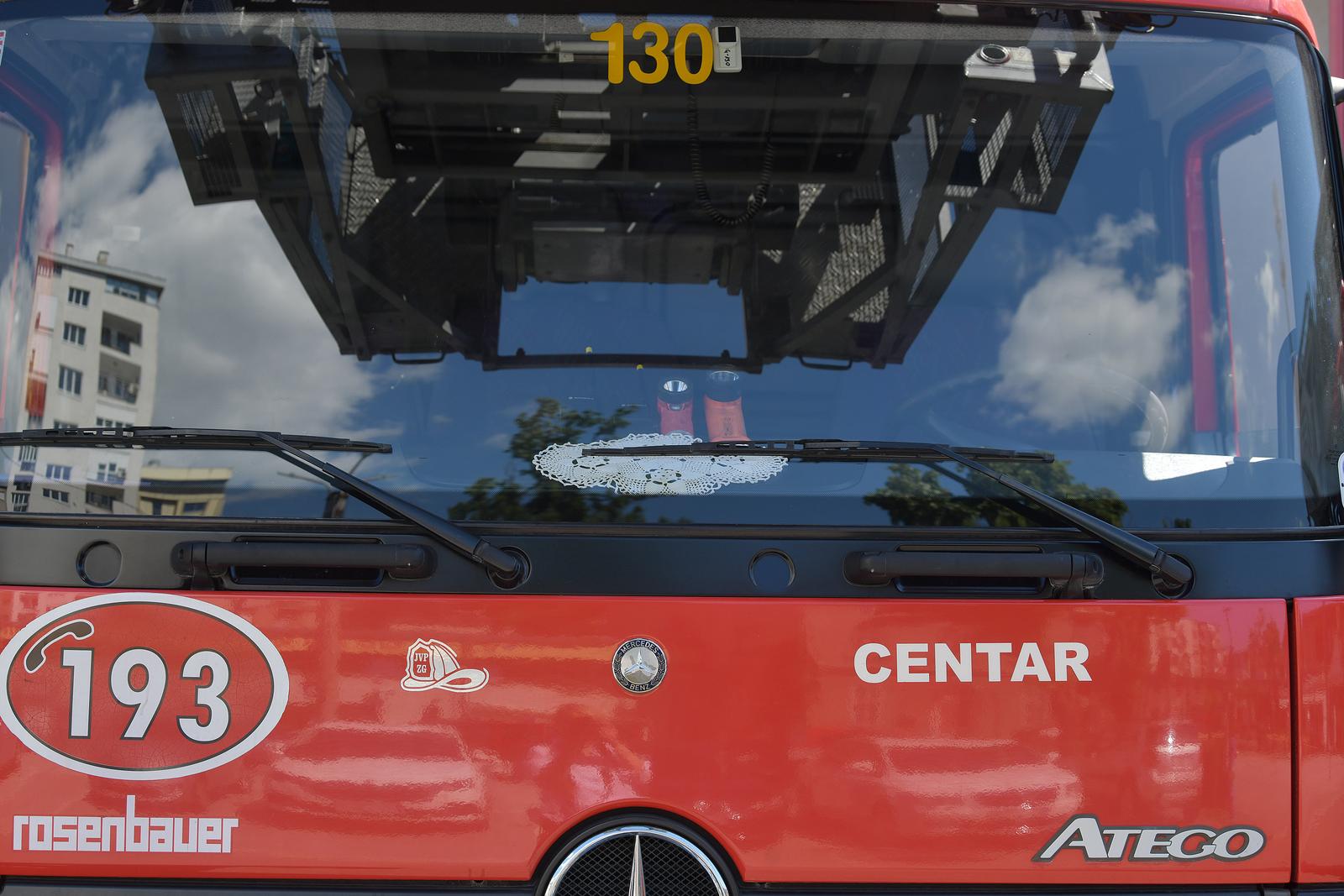 Zagreb: Vatra i vatrogasci u Savskoj