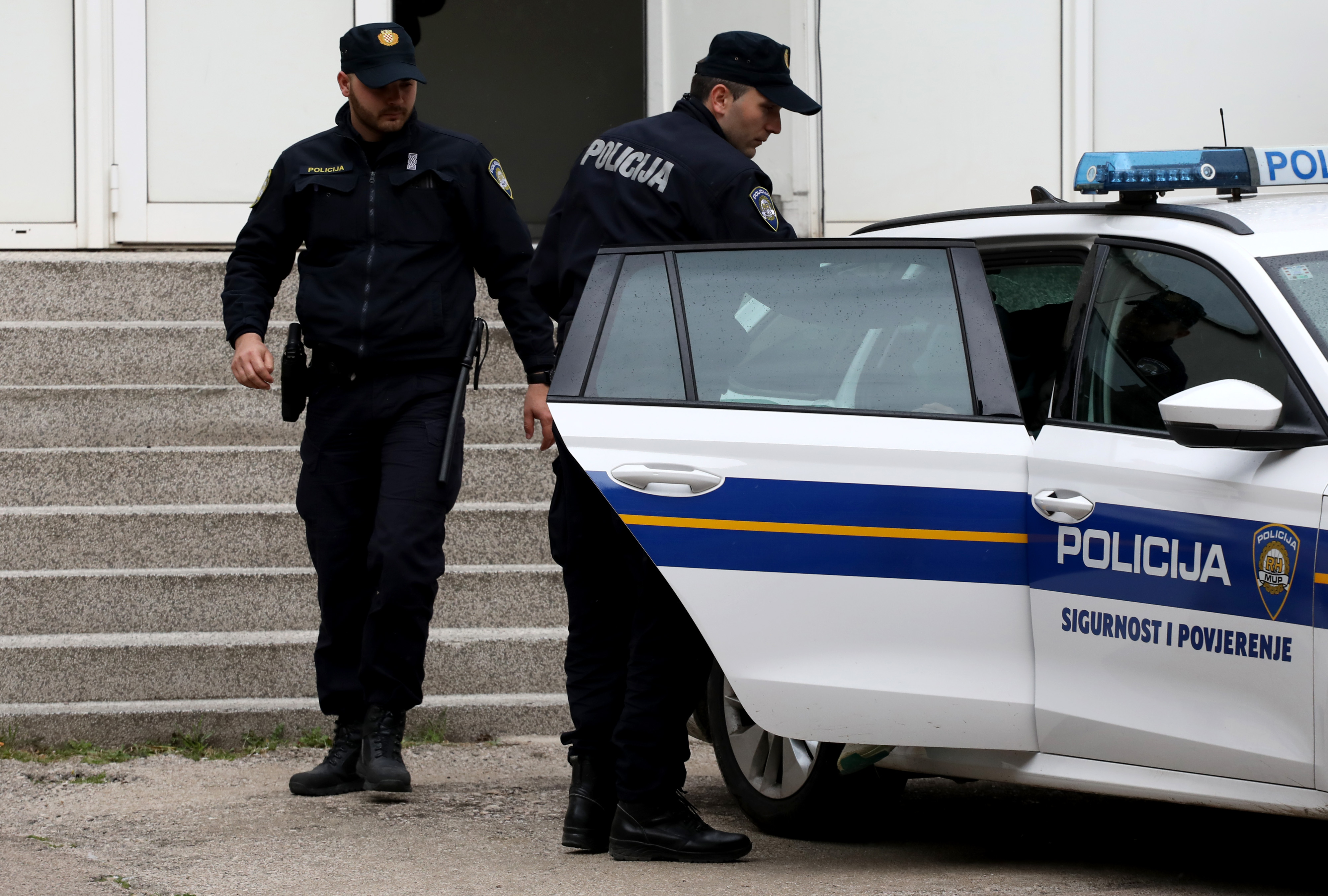 Šibenik: Privođenje osumnjičenih za napad sa smrtnom posljedicom