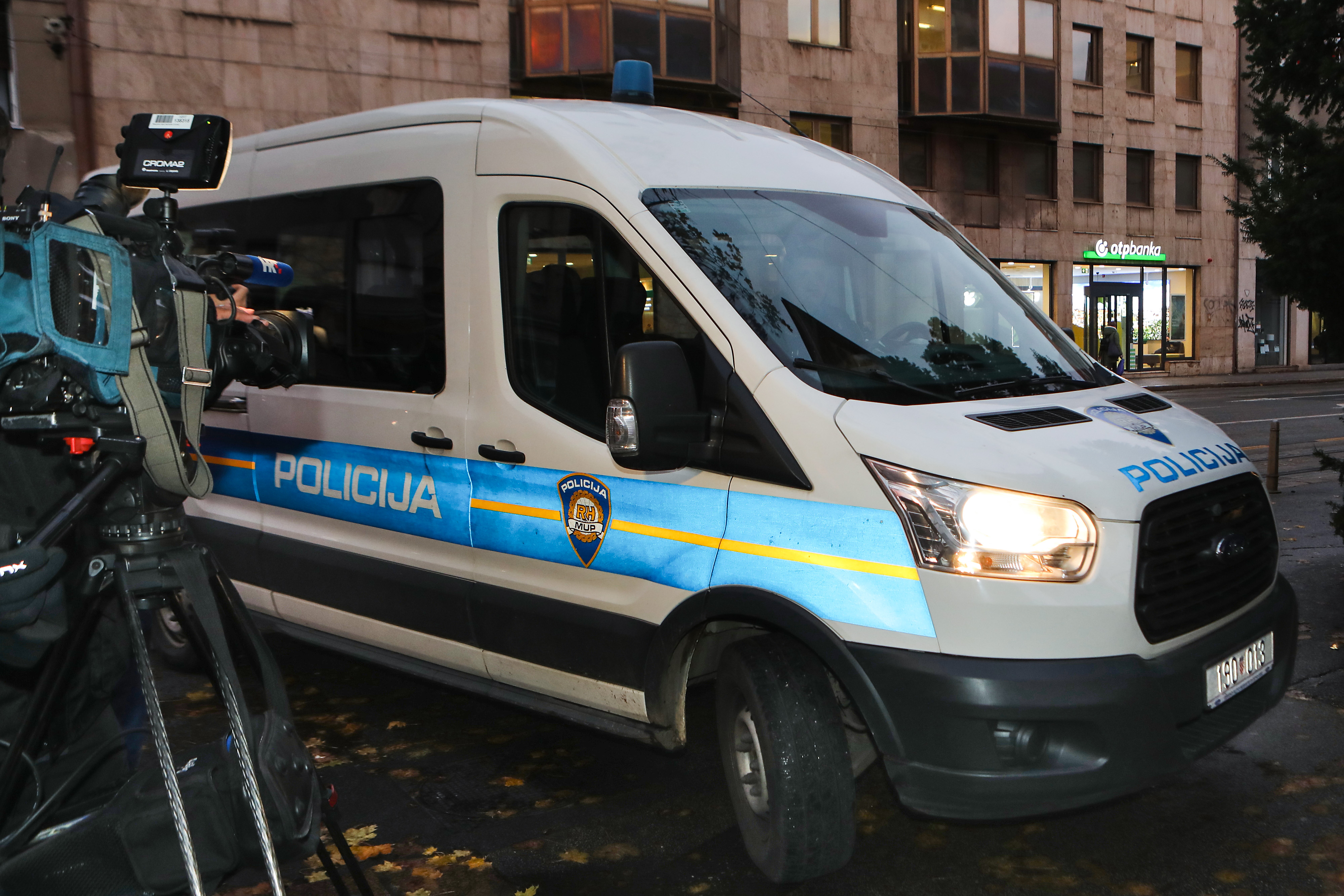 Zagreb: Prevaranti koji su varali starije građane privedeni u USKOK