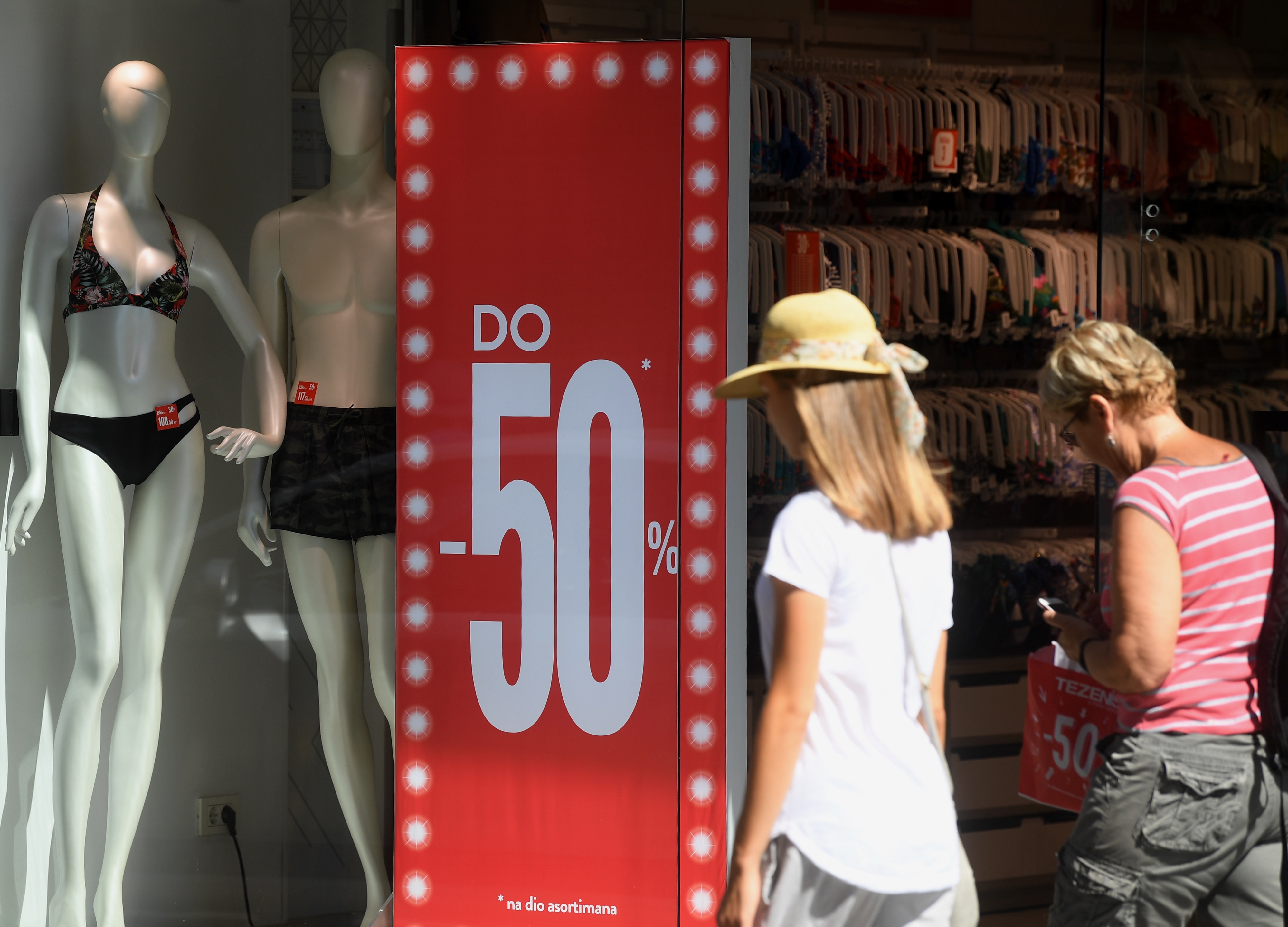 Započela ljetna sniženja, trajati će 60 dana