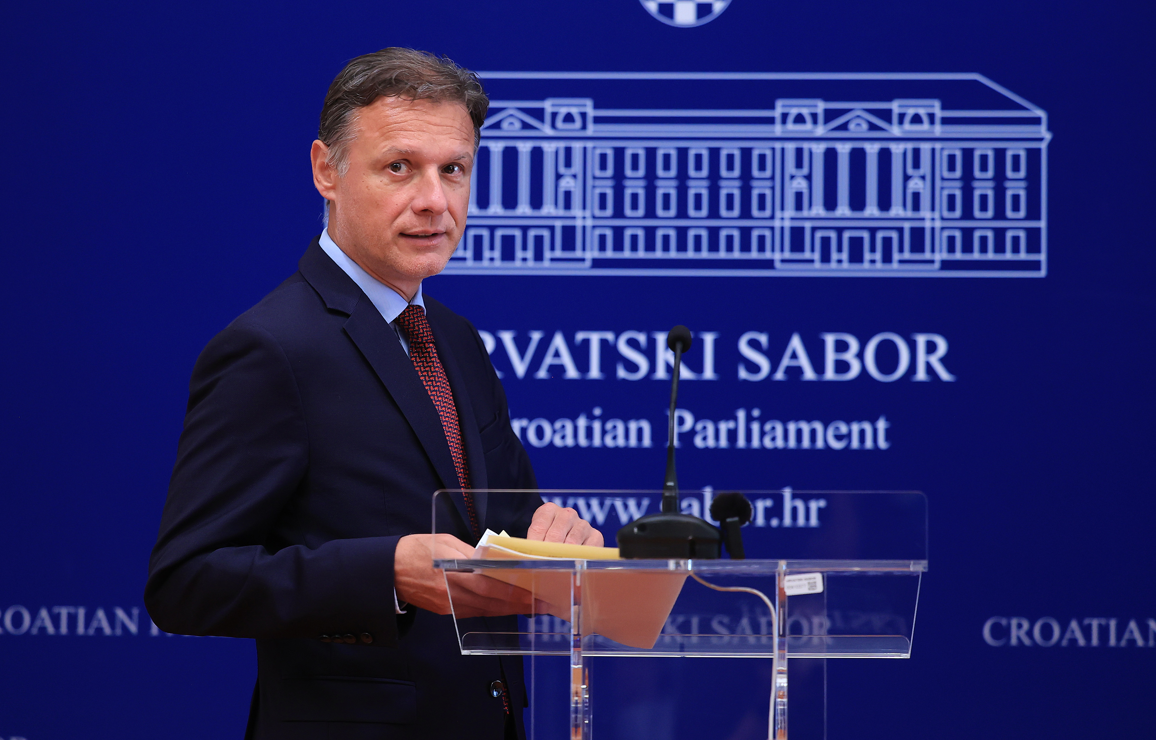 Gordan Jandroković sazvao je konferenciju za medije povodom njegovog leta službenim avionom na utakmicu