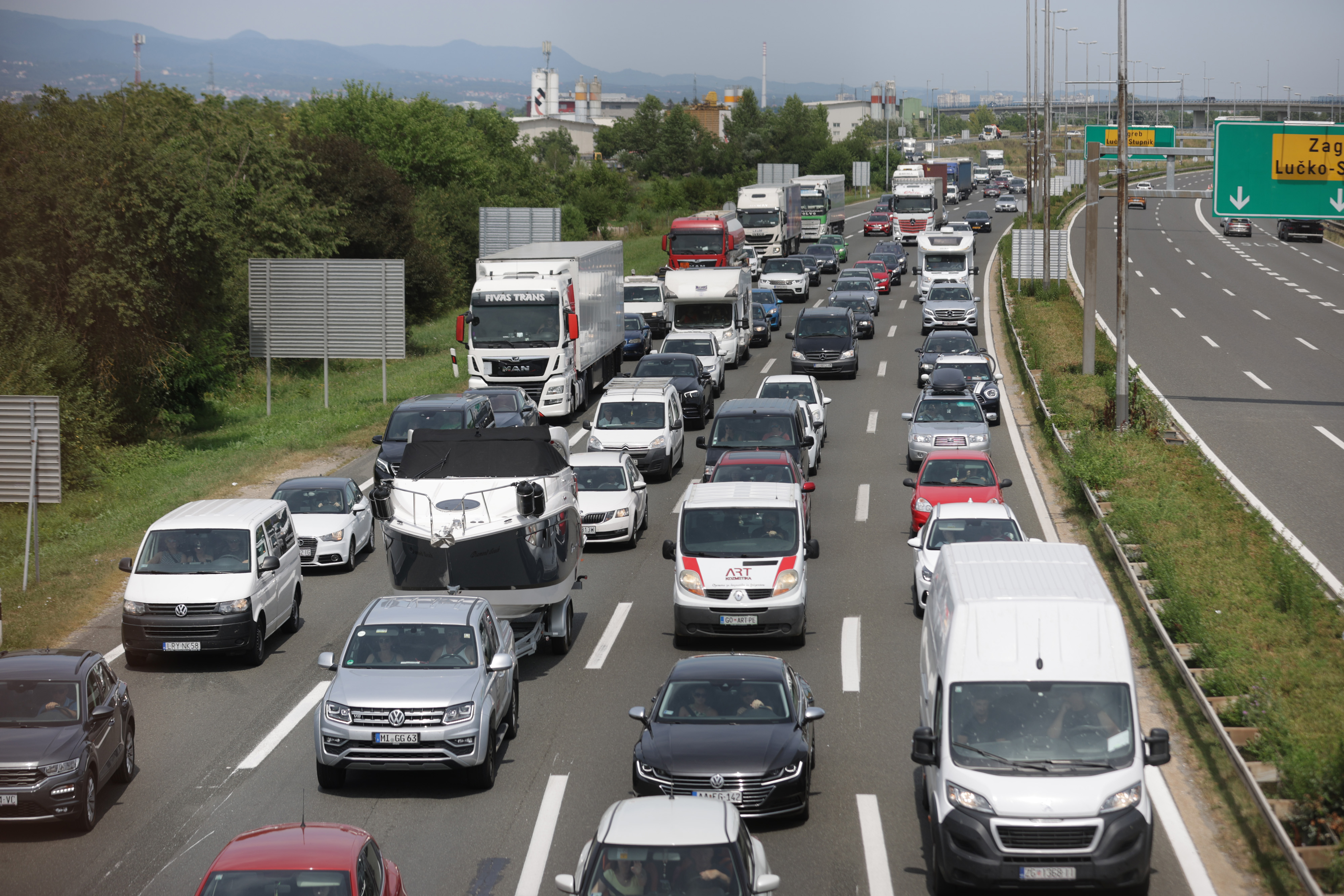 Pojačan je promet na autocesti A1 u smjeru mora, između naplate Lučko i čvora Karlovac