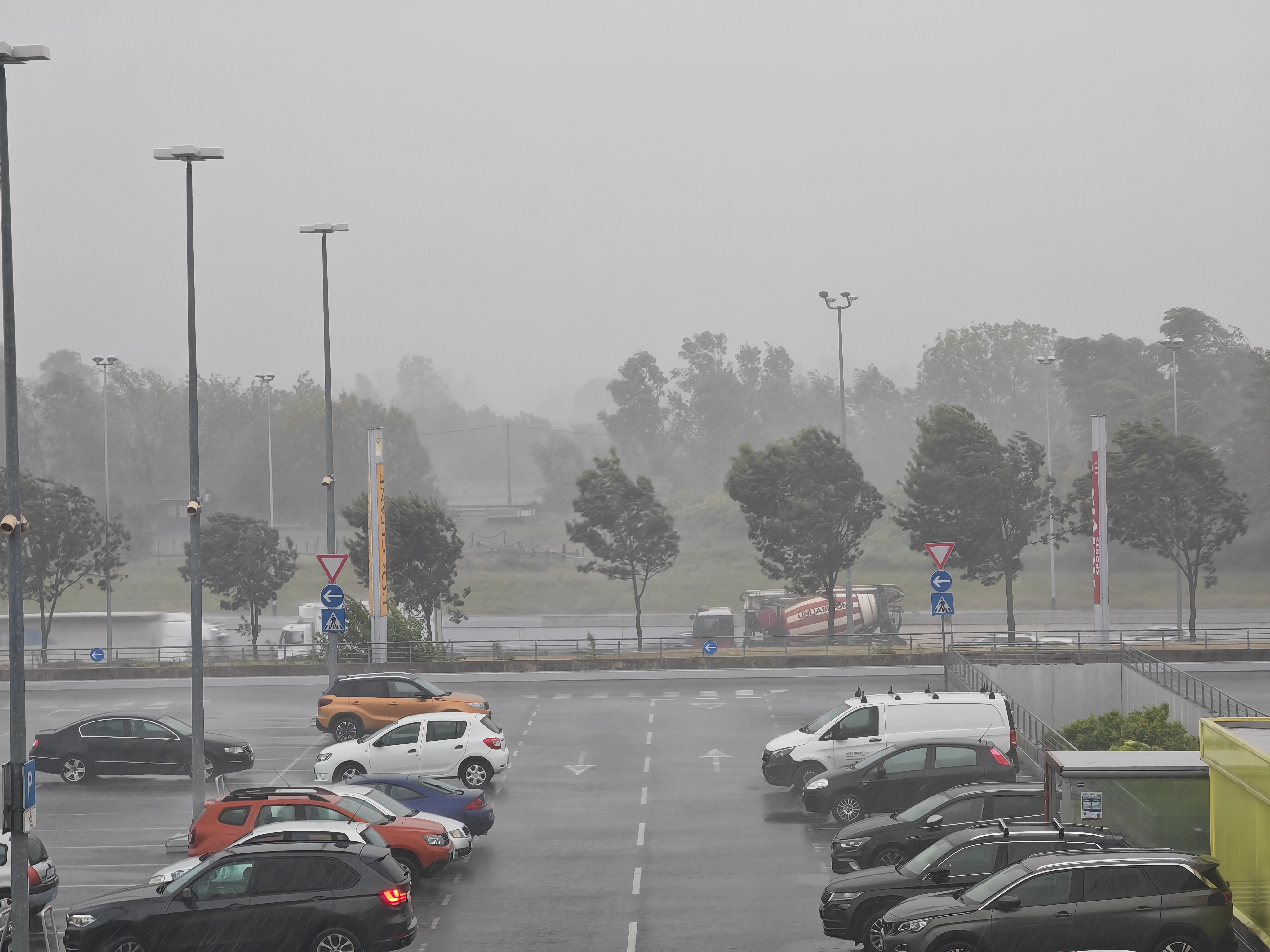 Zagreb: Dolazak oluje na zapadnom dijelu grada