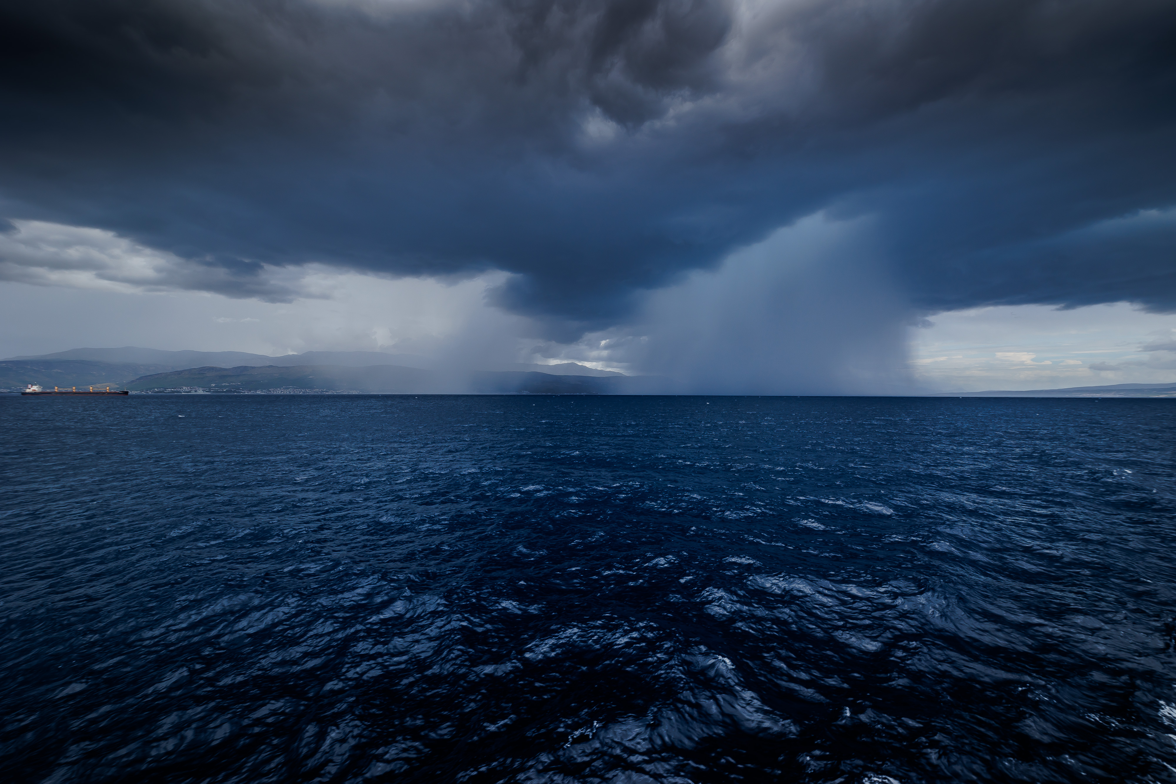 Olujni oblaci pred Splitom