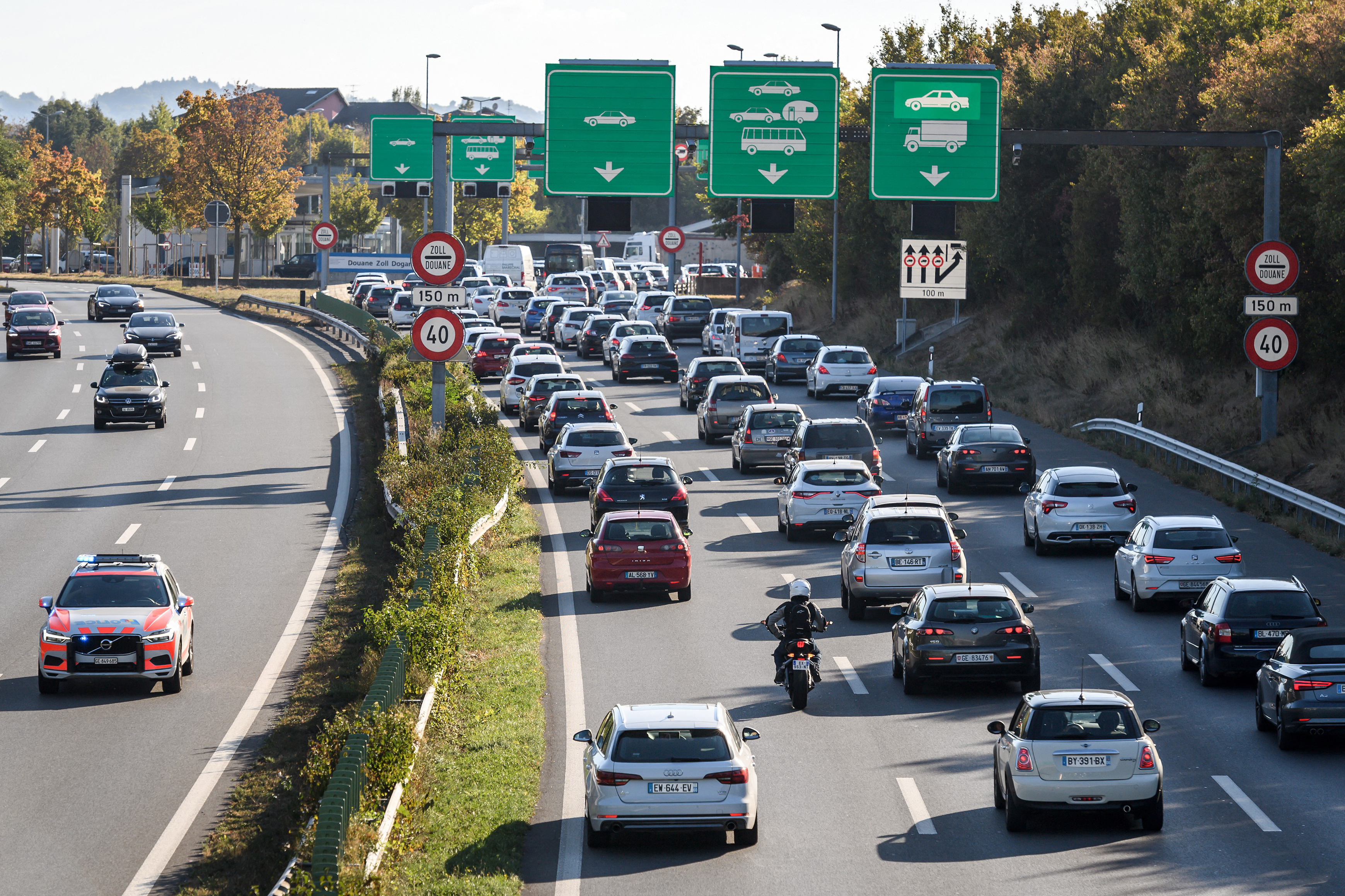 SWITZERLAND-FRANCE-ROAD-BORDER-TRANSPORT