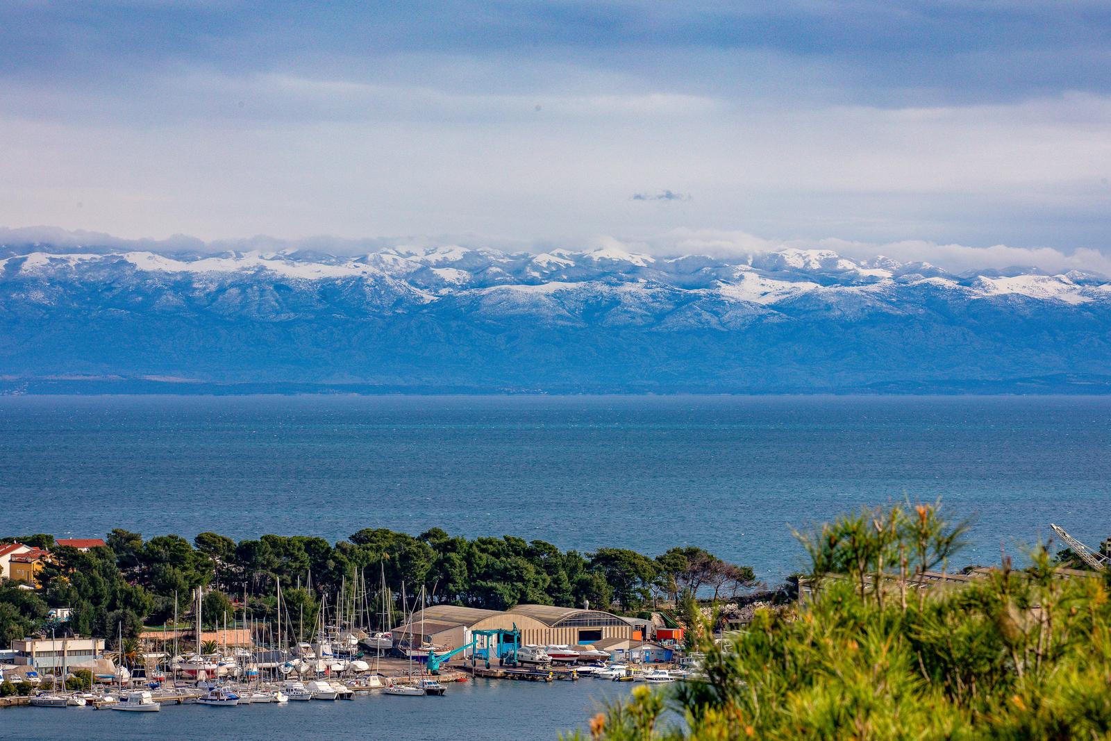 Pogled na Sjeverni Velebit s Lošinja