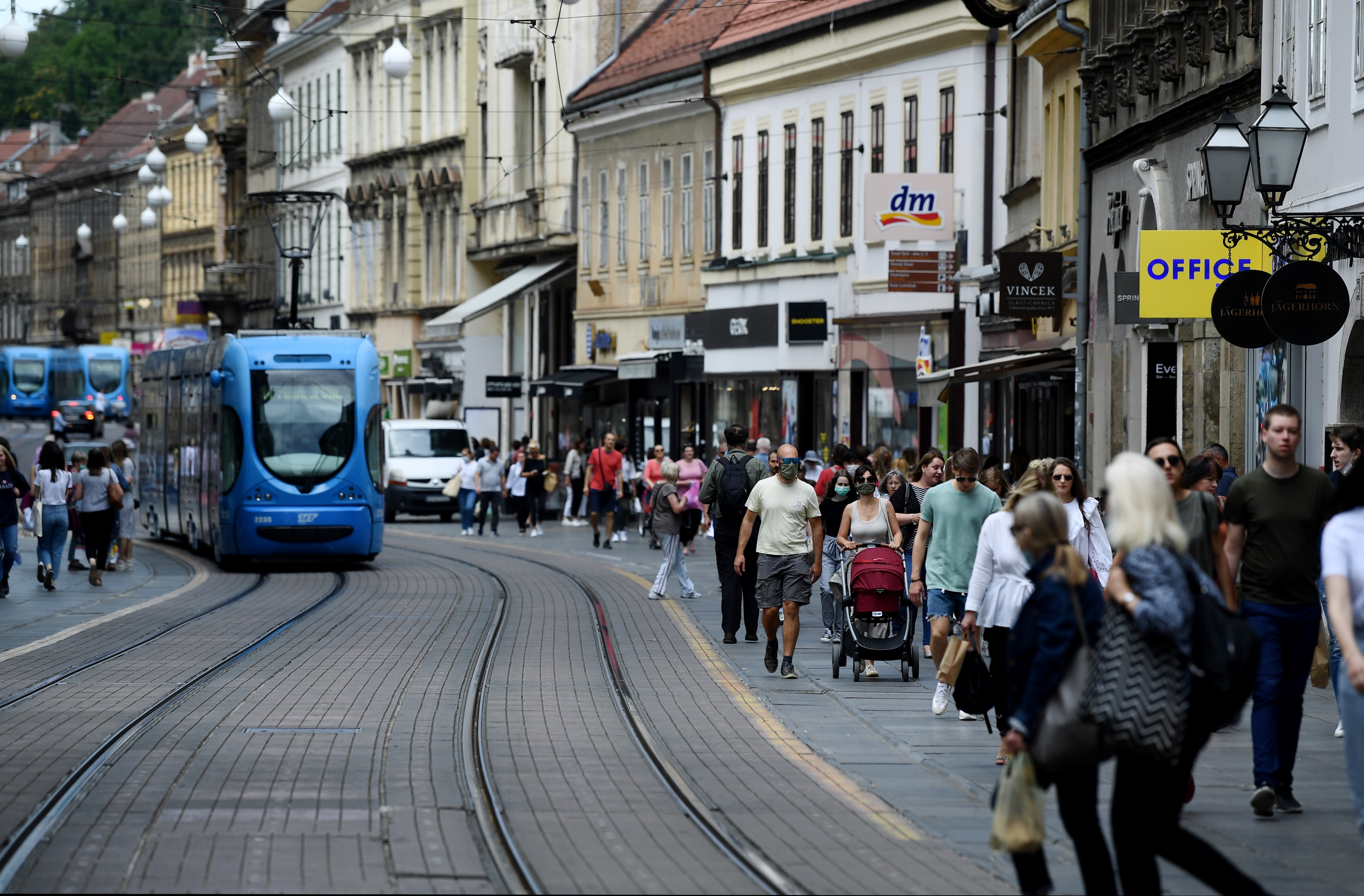 Tijekom sparnog ljeta Ilica je uglavnom prazna, no danas unatoč koronavirusu je gužva