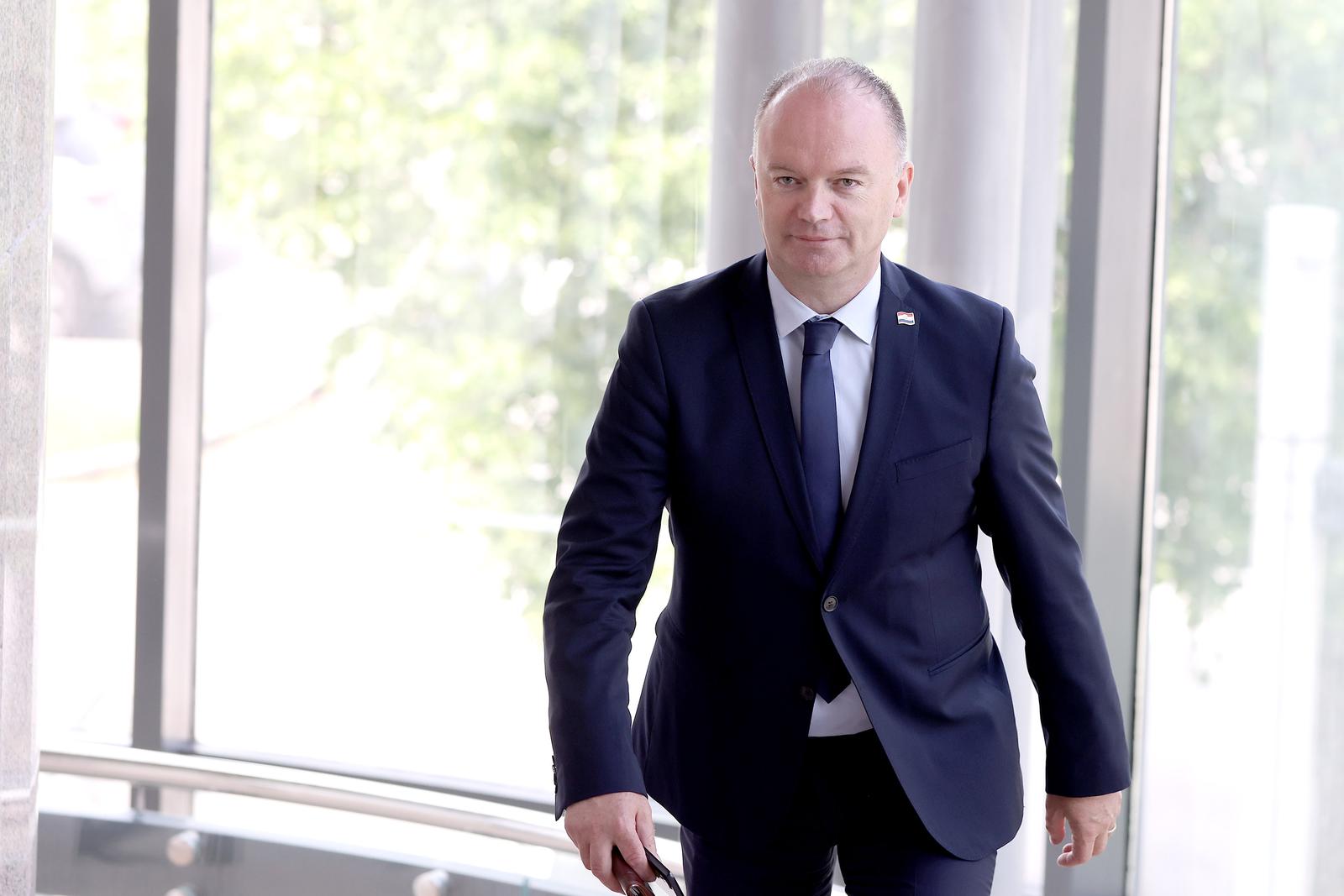 Zagreb: Ministri dolaze na sjednicu užeg kabineta Vlade