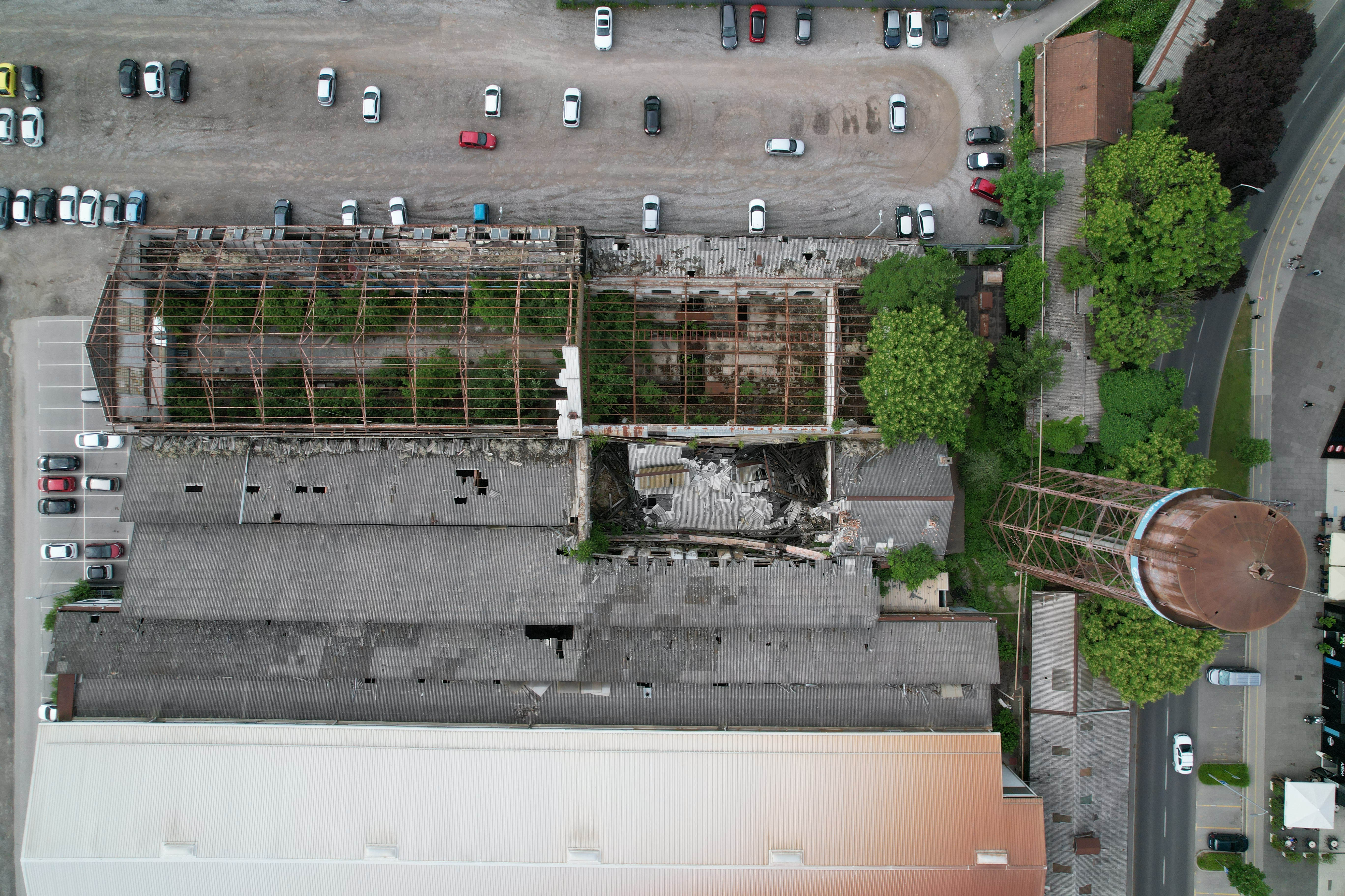 Zagreb: Pogled iz zraka na urušen krov u tvornici Gredelj