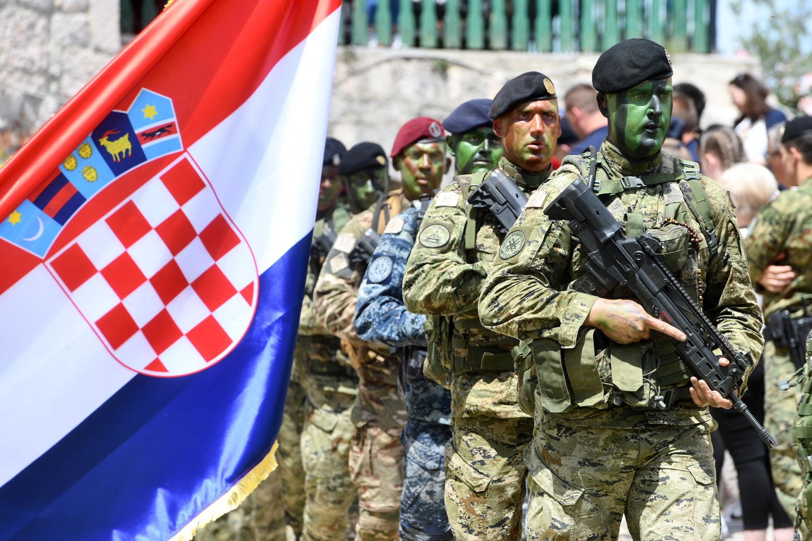 Knin: Sve?ani prijem za vojnike 10. narataja Sredita za razvoj vo?a "Marko Babi?"