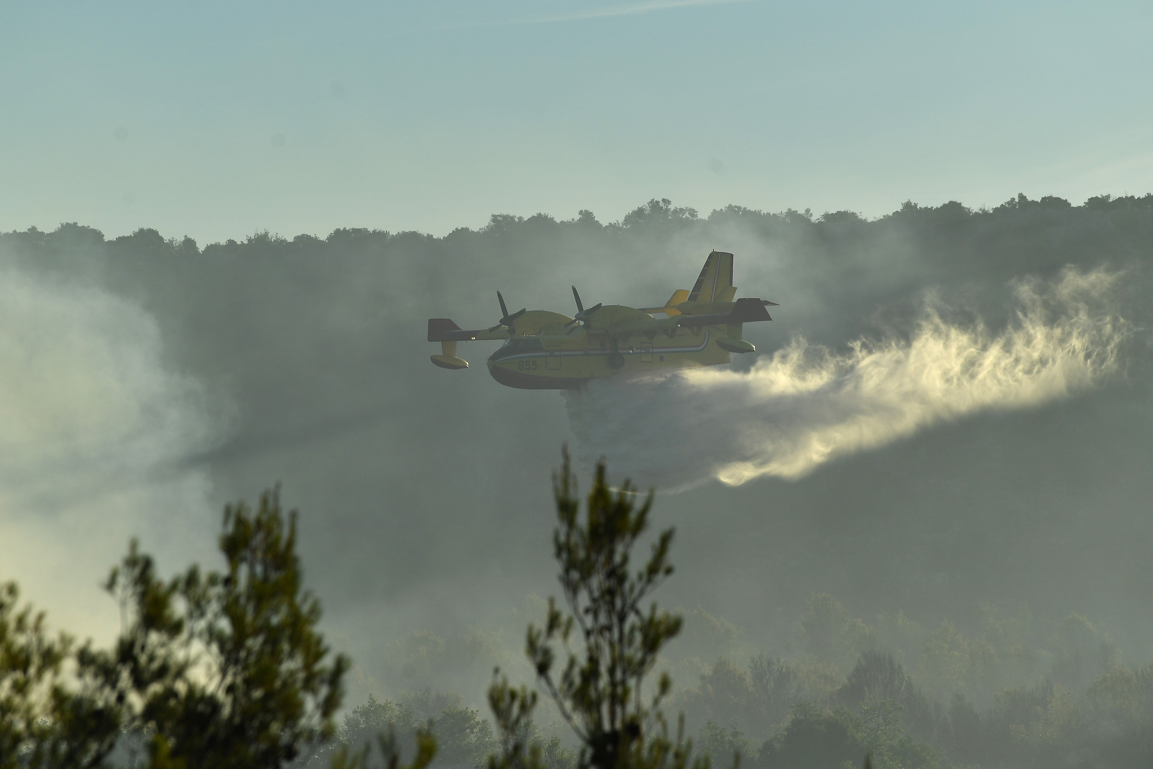 ARHIVA - Vodice: Jutros na požarište područja Okit stigli kanaderi