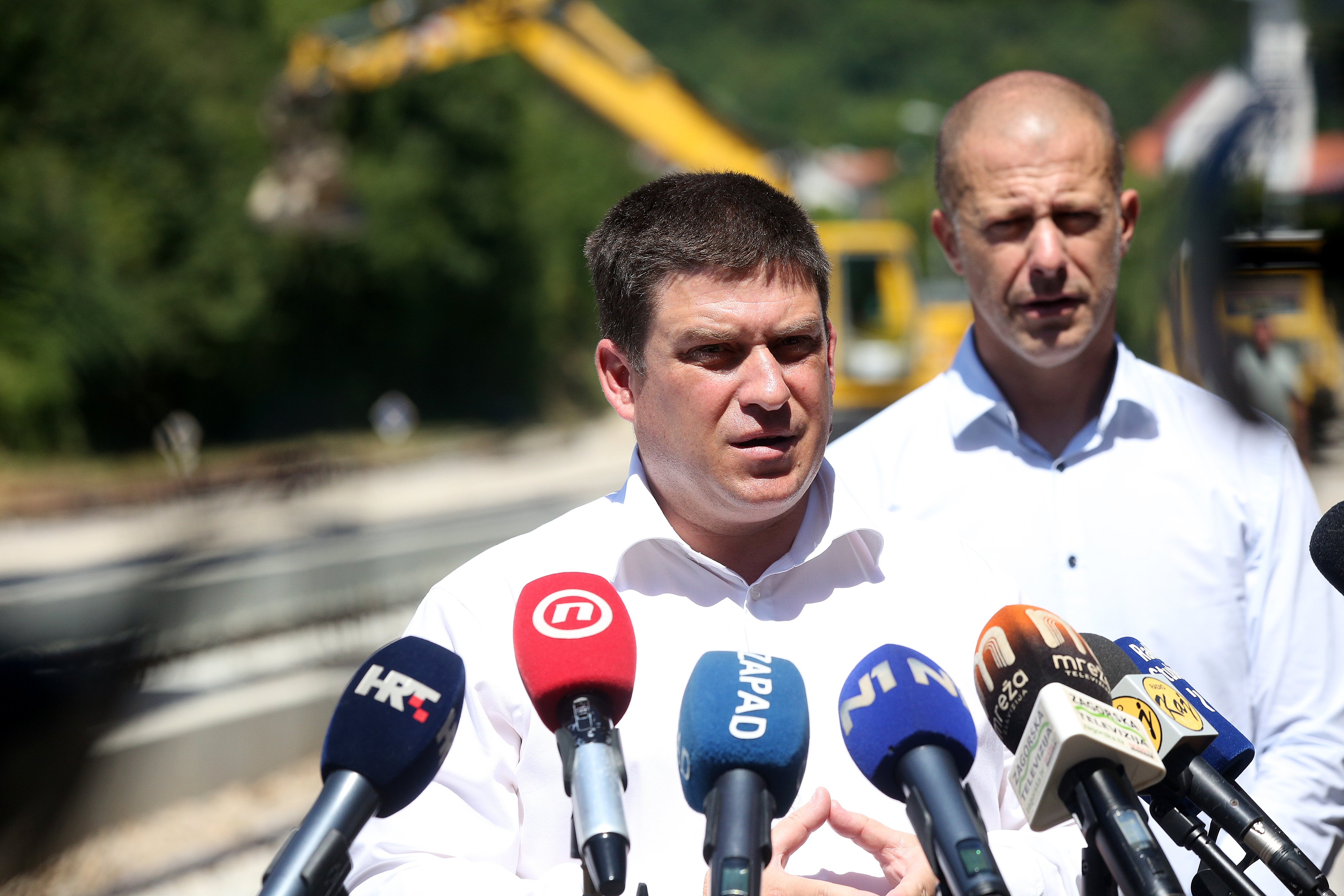 Oleg Butković obišao je radove na obnovi pruge Zabok-Krapina te radove na cesti Velika Ves - Krapina