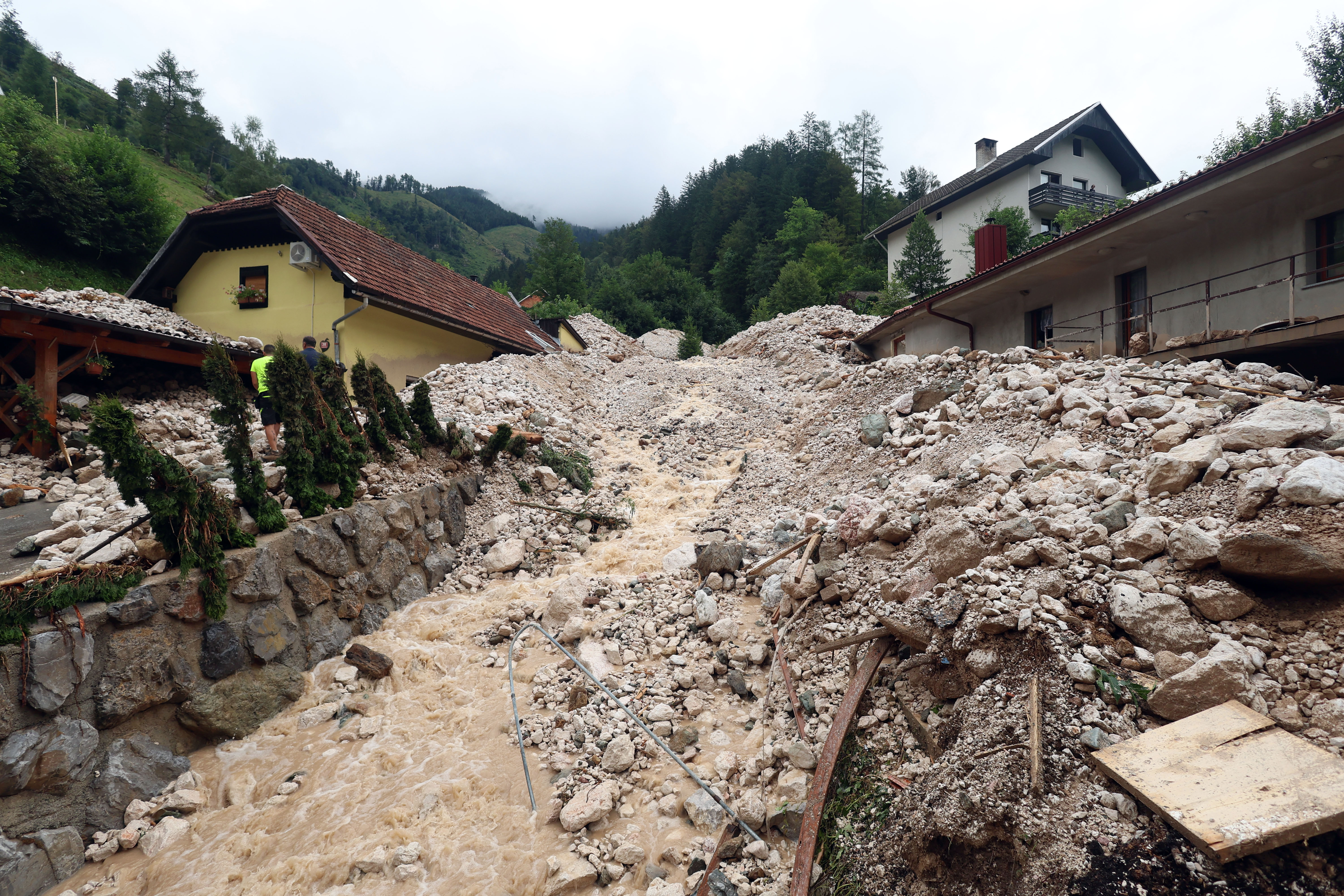 Slovenija: Odron zatrpao kuće u Kokri