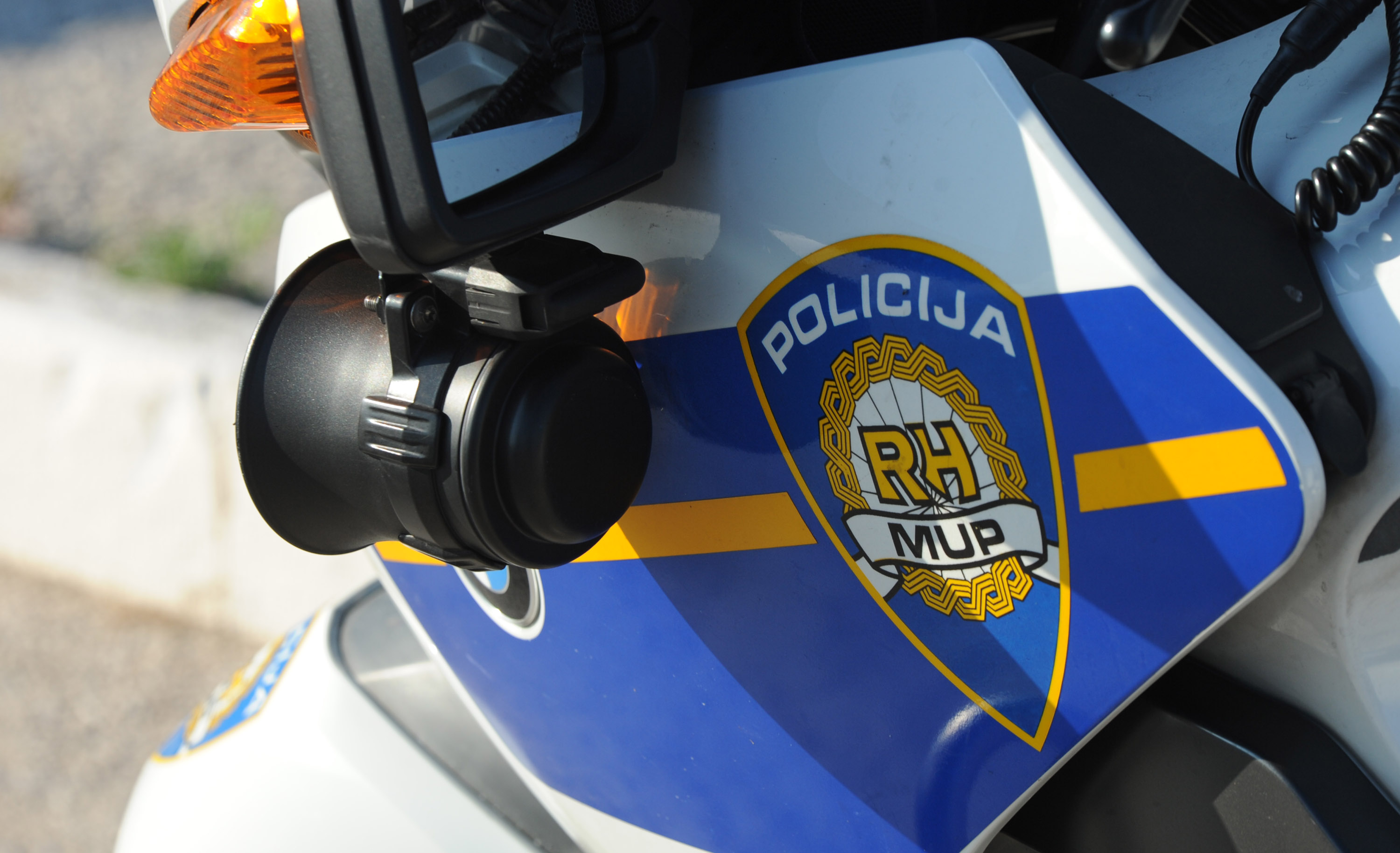 policija