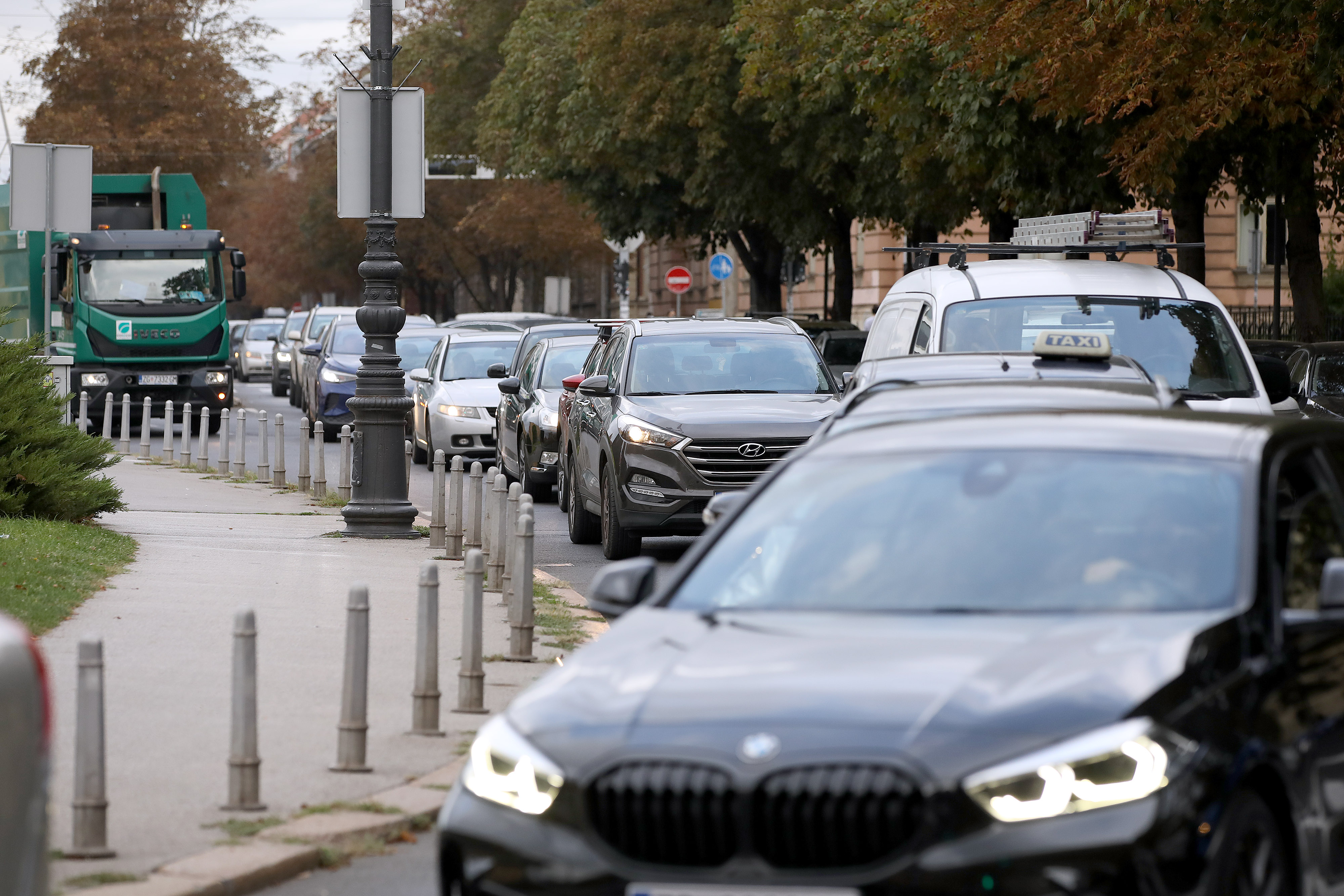 Zagreb: Na Trgu Republike Hrvatske stvaraju se kolone