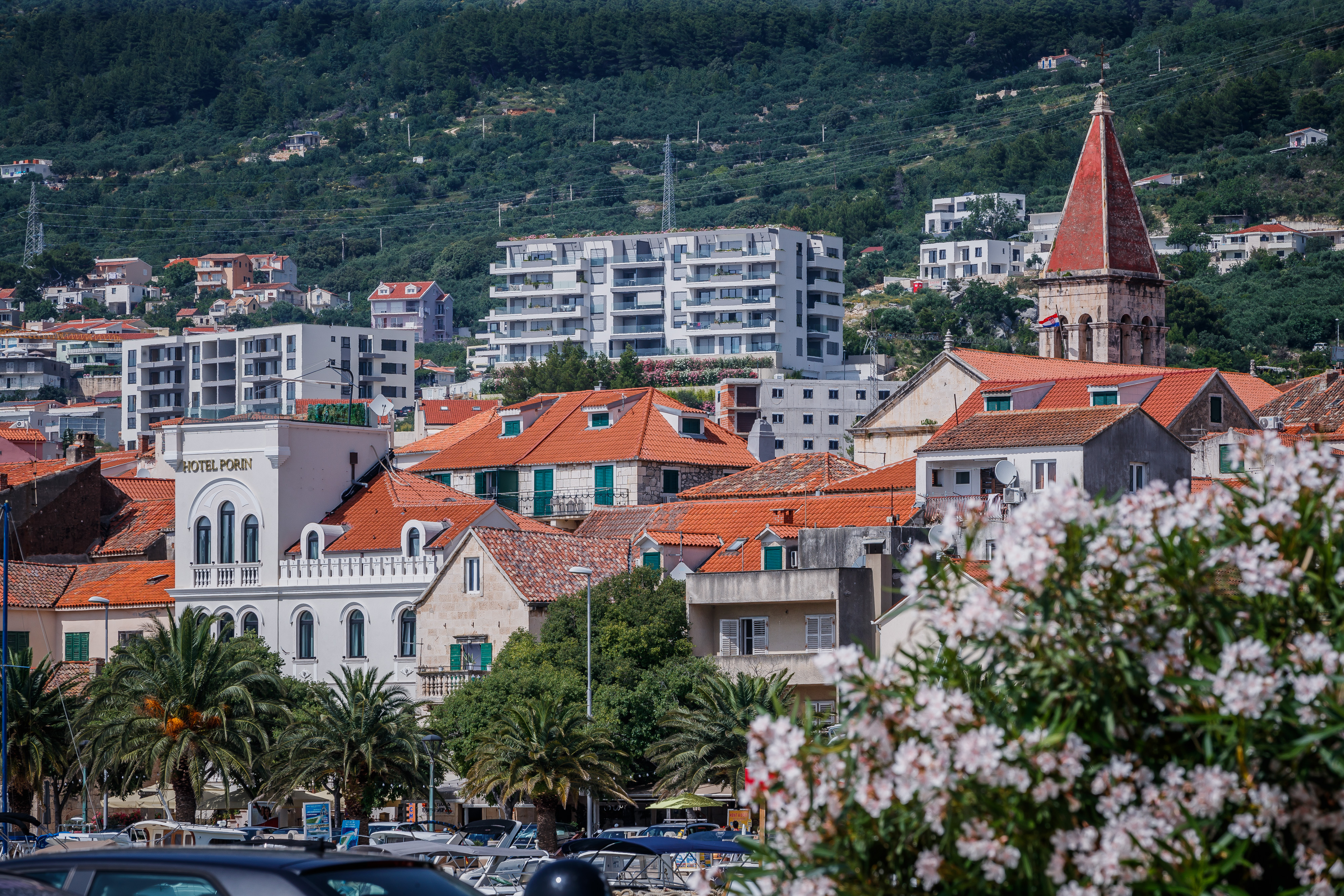 Makarska: Pogled na novoizgrađeni dio