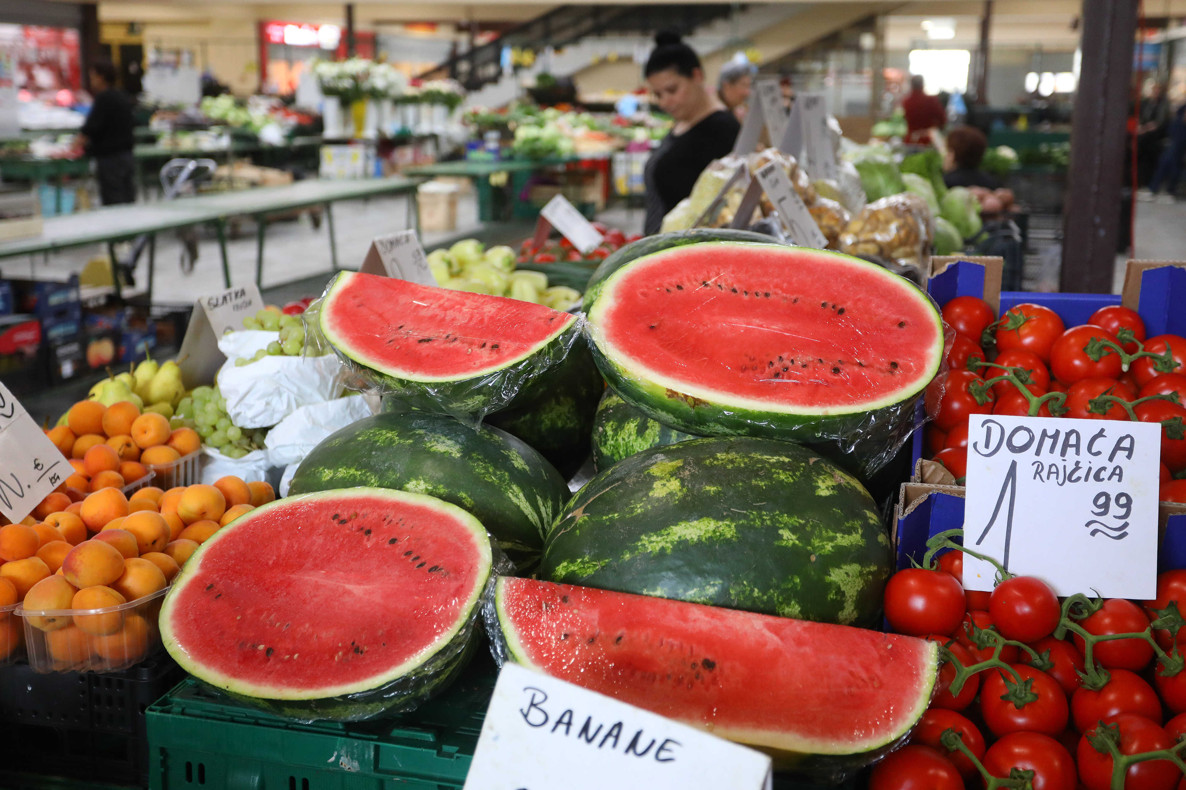 Karlovac: Bogata ponuda vo?a i povr?a na trnici