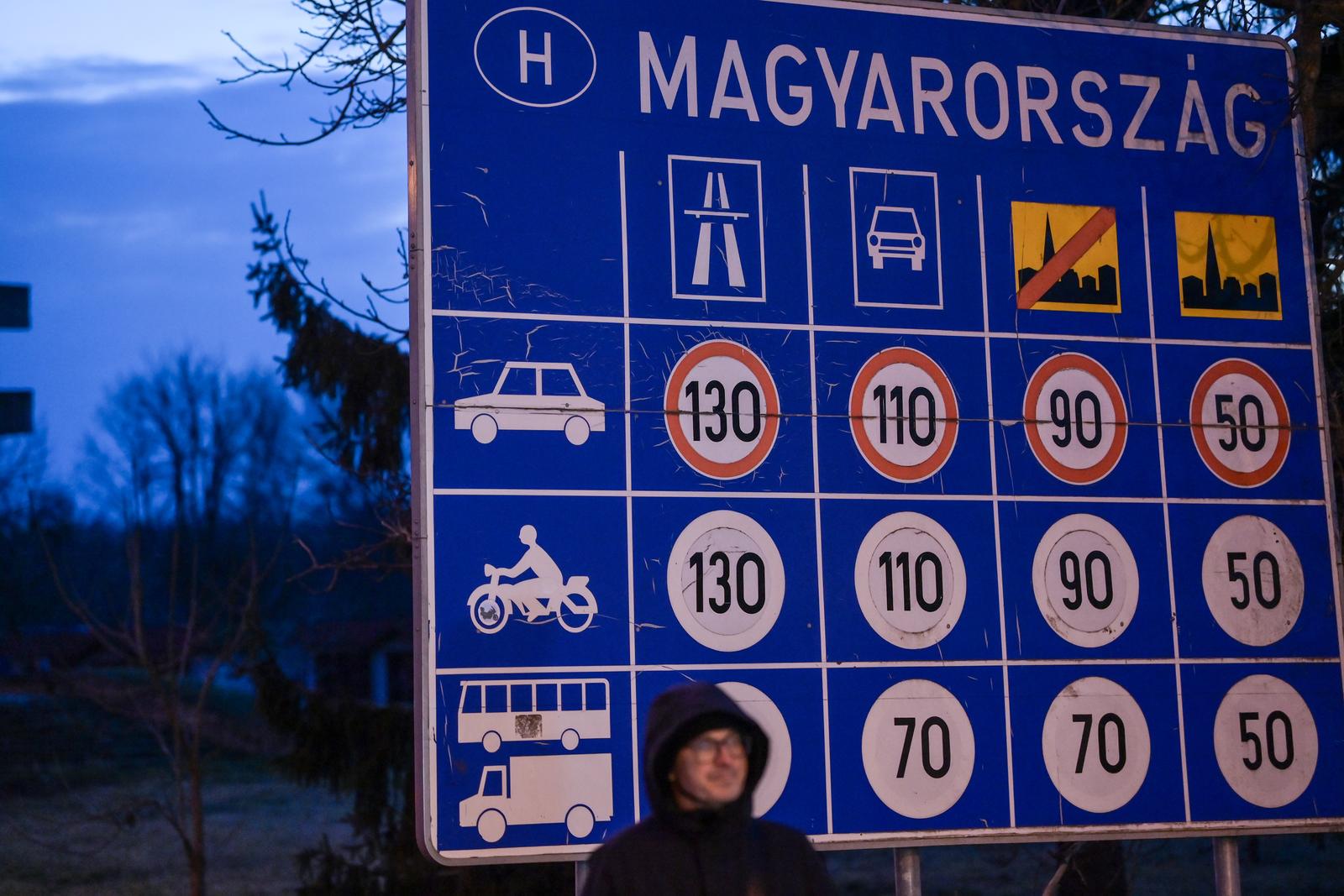 Mađarska: Ukrajinske izbjeglice u sve većem broju pristižu na granični prijelaz Zahony