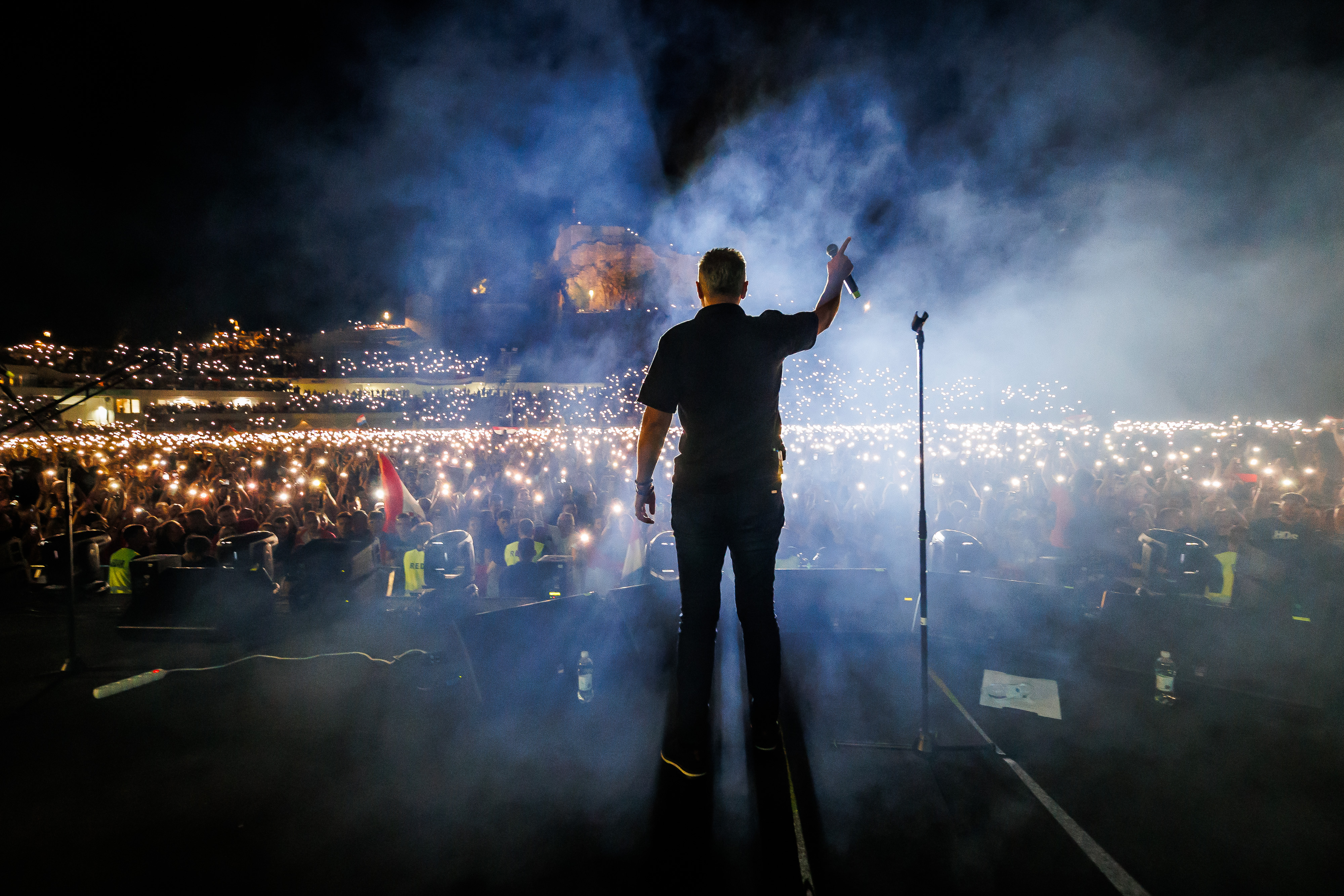 Koncert "Imotski ne zaboravi" na kojem nastupaju Bulić, Zečić i Thompson