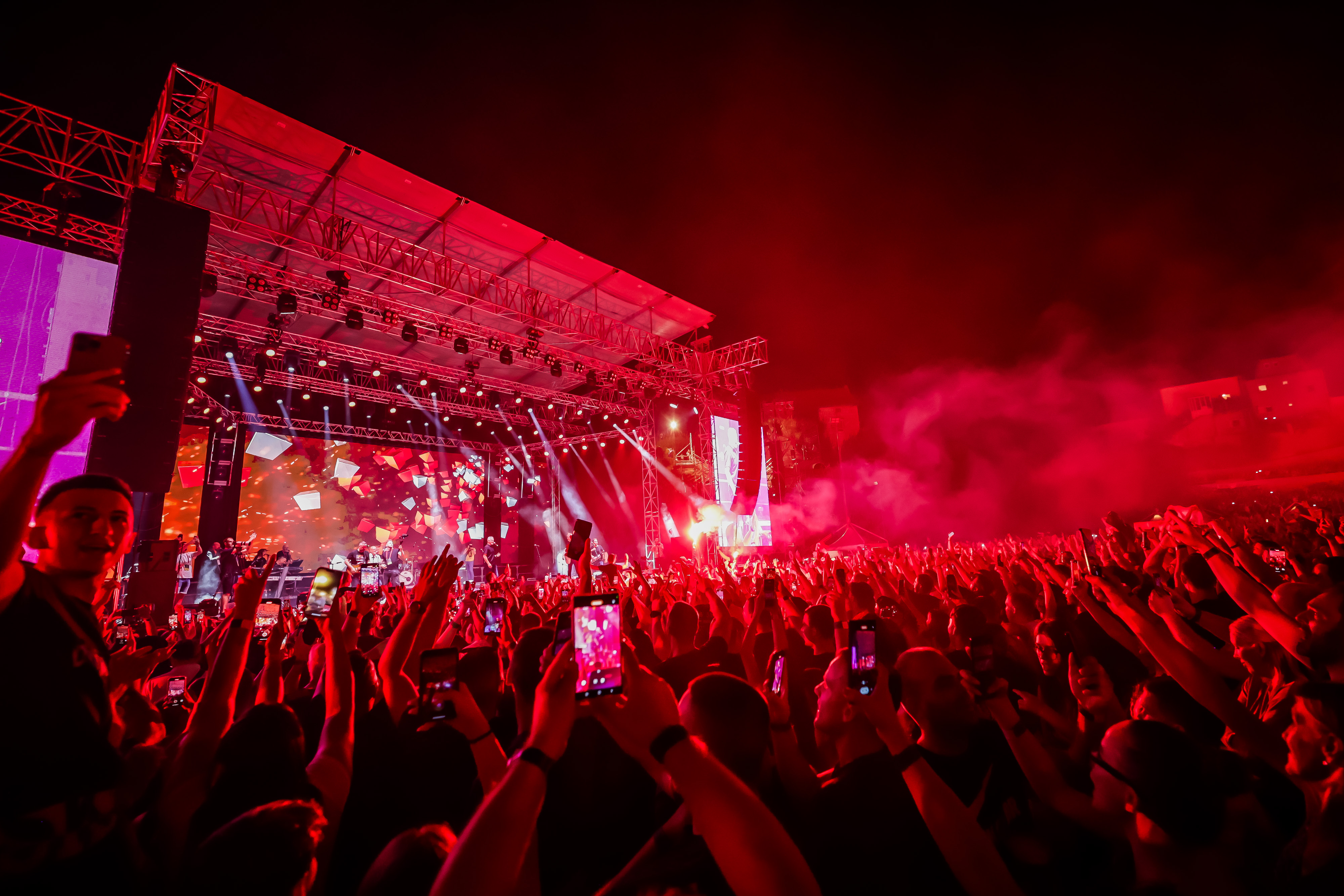 Koncert "Imotski ne zaboravi" na kojem nastupaju Bulić, Zečić i Thompson