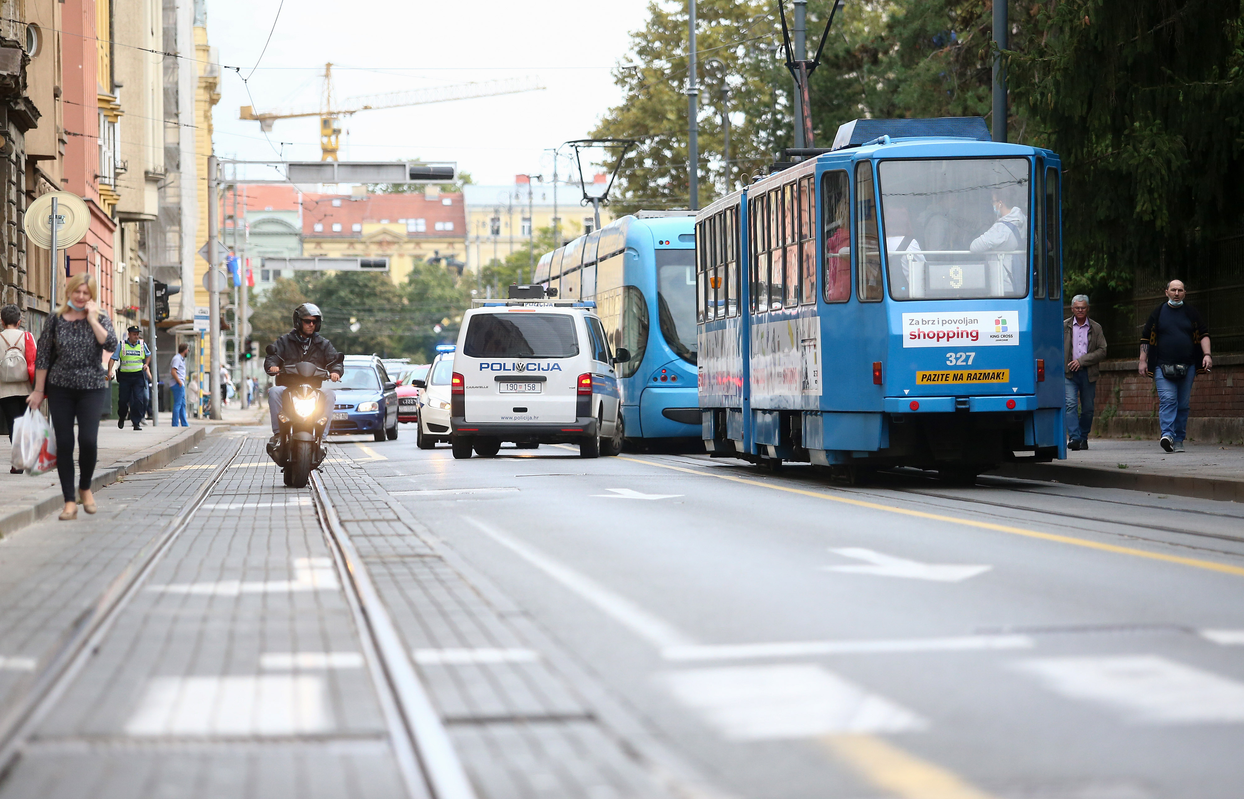 Zagreb: Promet u Vodnikovoj ulici nakon podlijetanja ene pod tramvaj