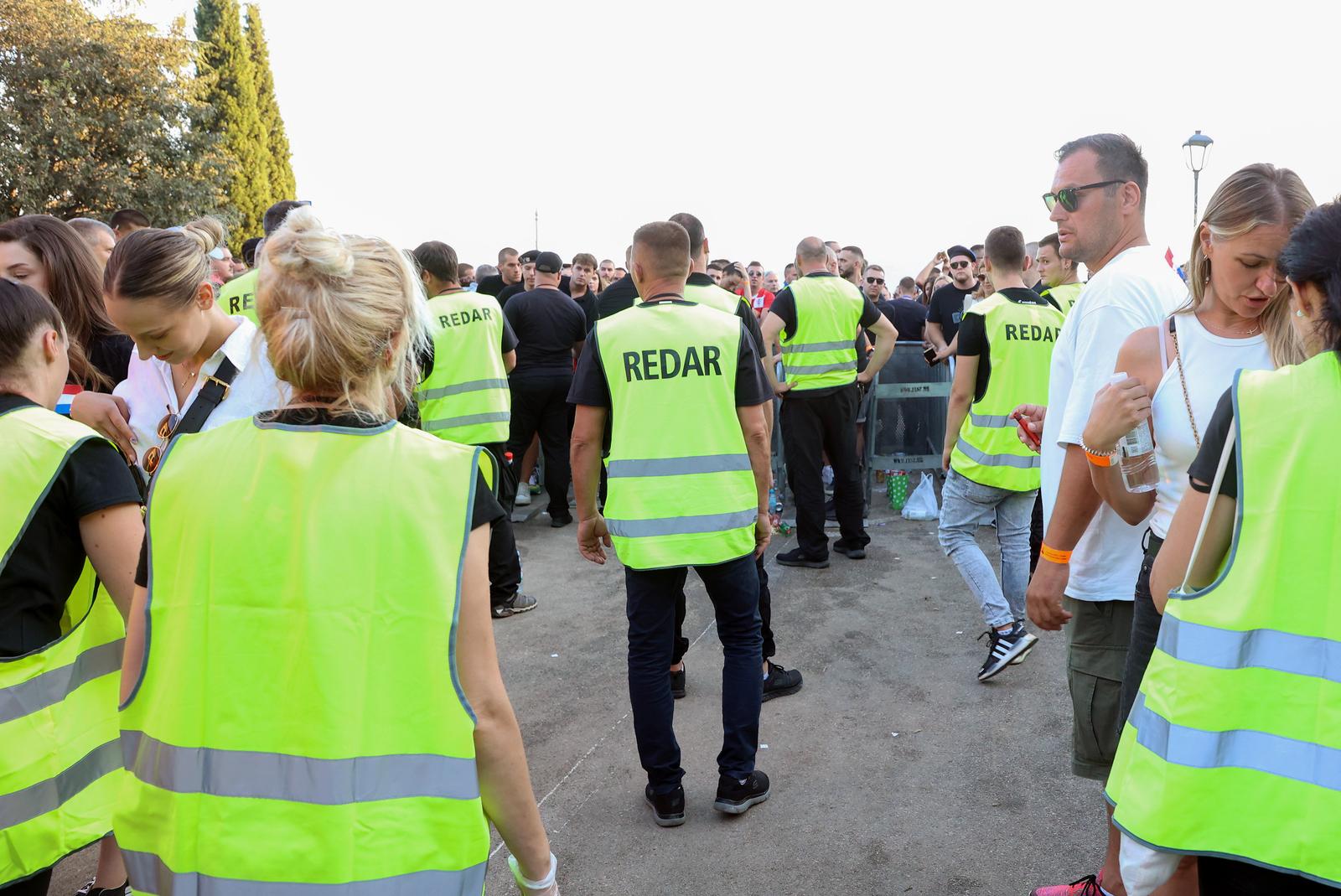 Jako osiguranje i bakljade uoči koncerta Marka Perkovića Thompsona u Imotskom