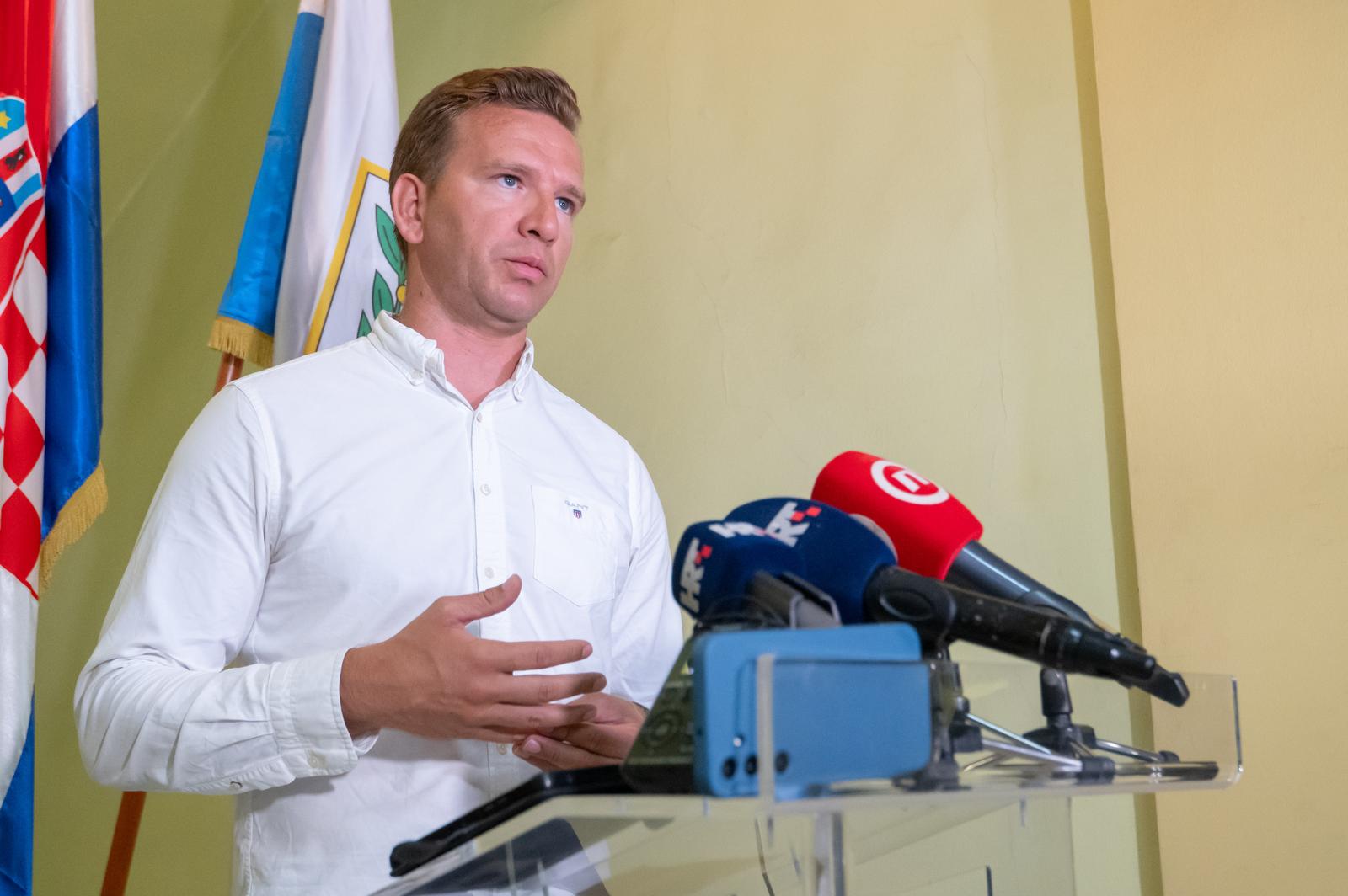 Zadar: Državni tajnik Josip Bilaver dao izjavu o jučerašnjoj nesreći kada su smrtno stradala trojica djelatnika Jadrolinije