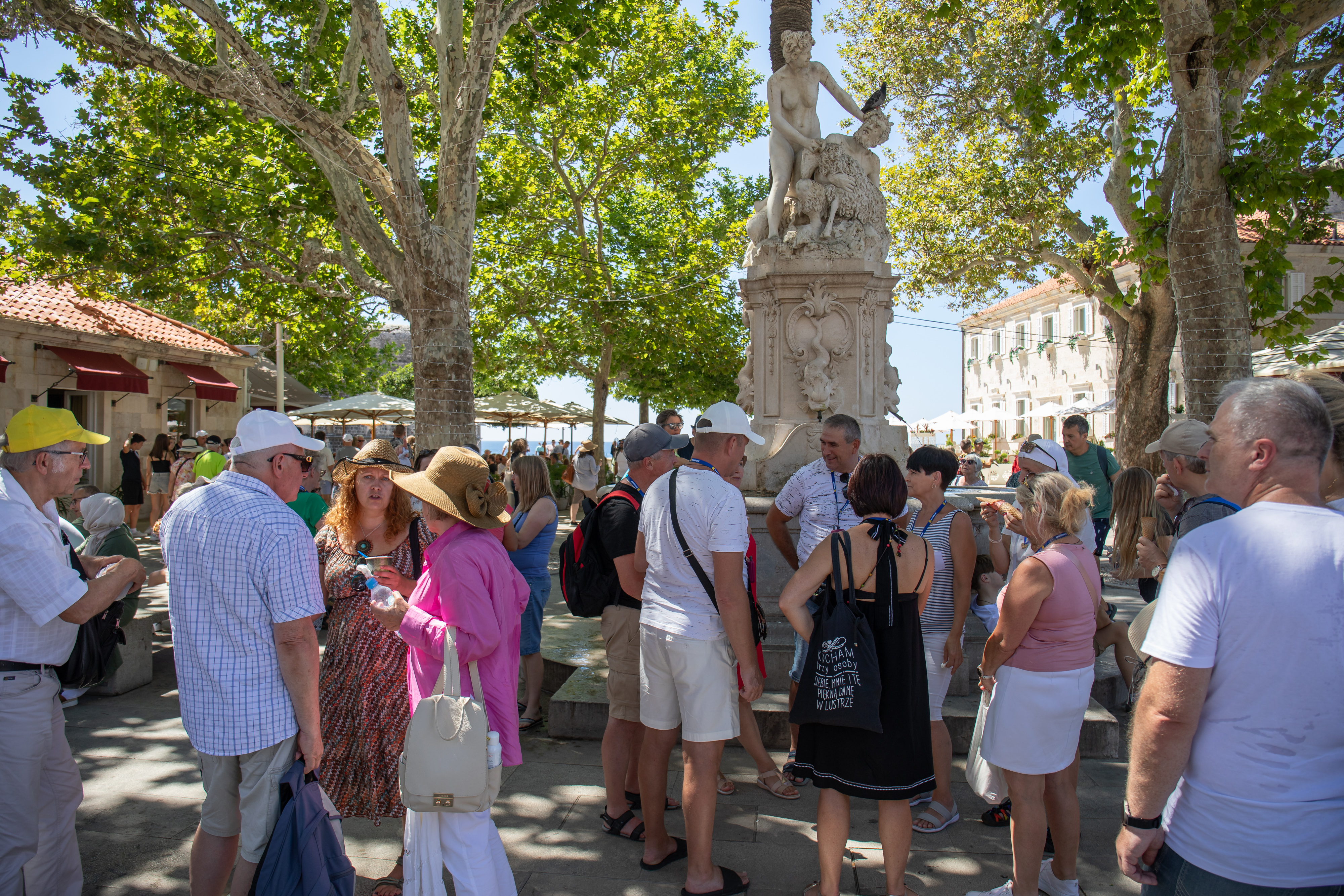 Dubrovnik: Unatoč neugodnim temperaturama brojni turisti uitili su se u razgledavanje grada