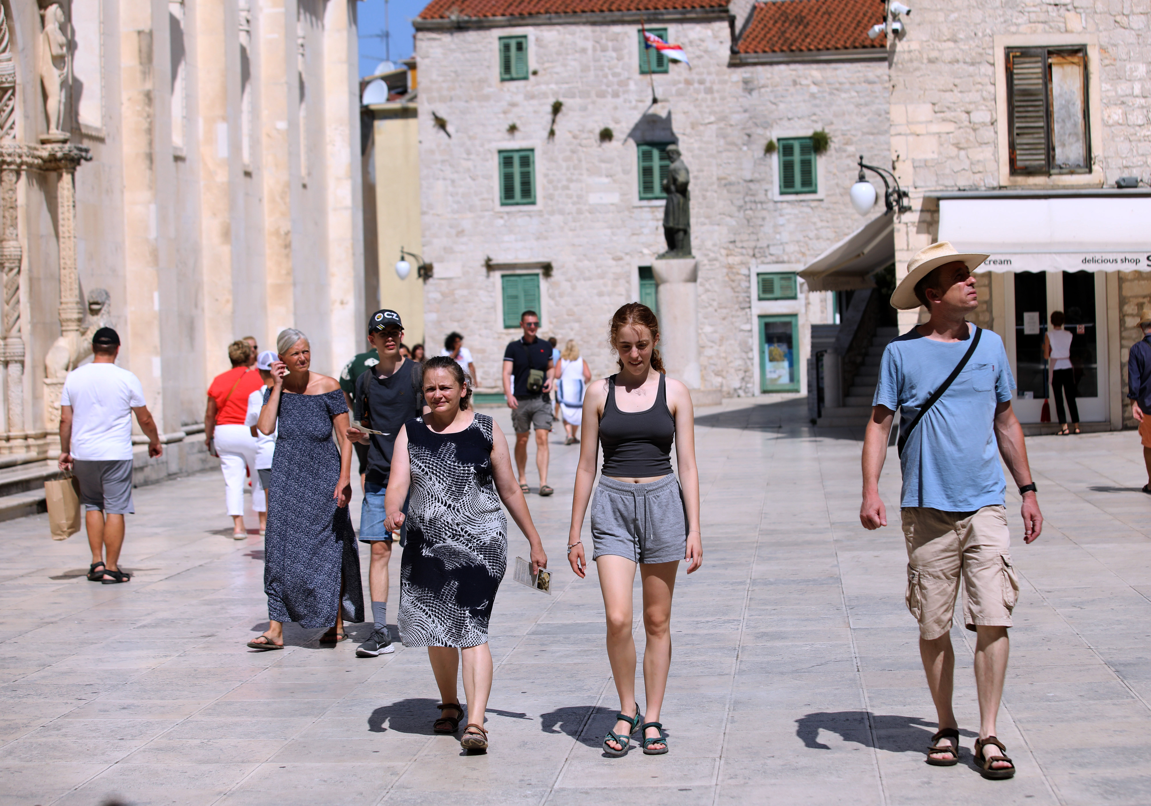 Šibenik: Brojni turisti u razgledavanju grada