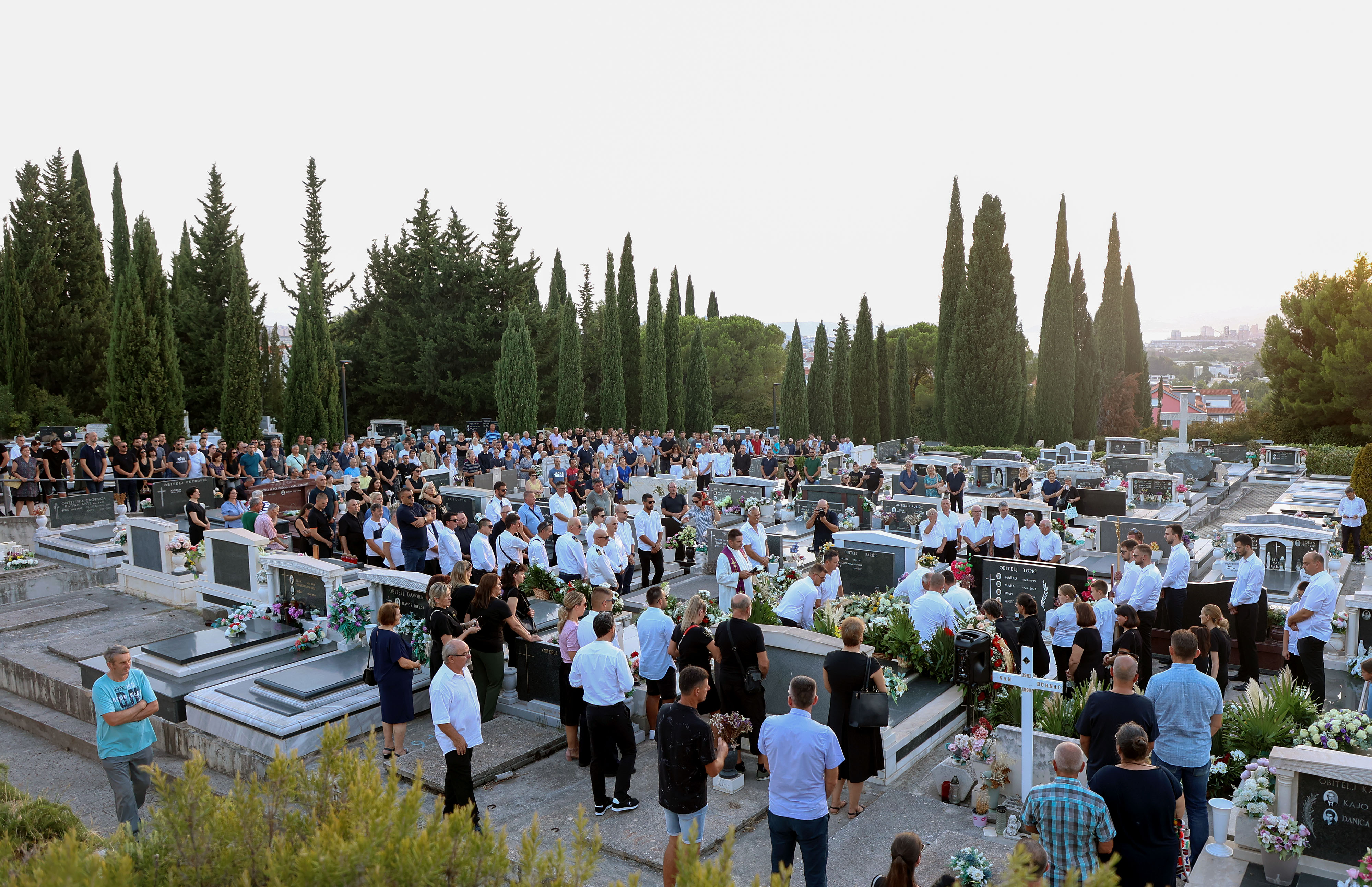 Solin: Posljedni ispraćaj pomorca Marka Topića stradalog u nesreći Jadrolinijinog trajekta