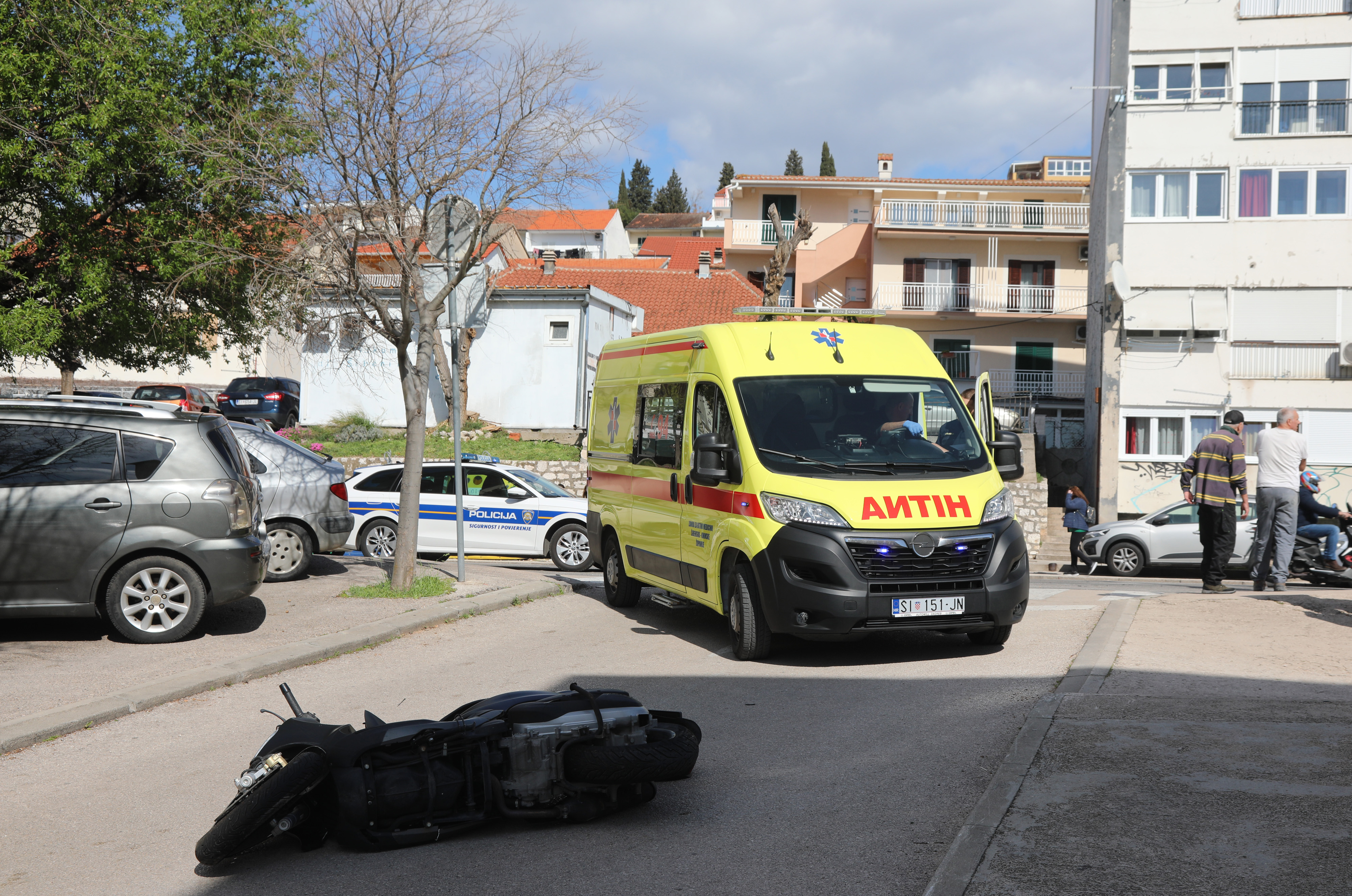 Šibenik: Motociklist ozlijeđen u prometnoj nesreći