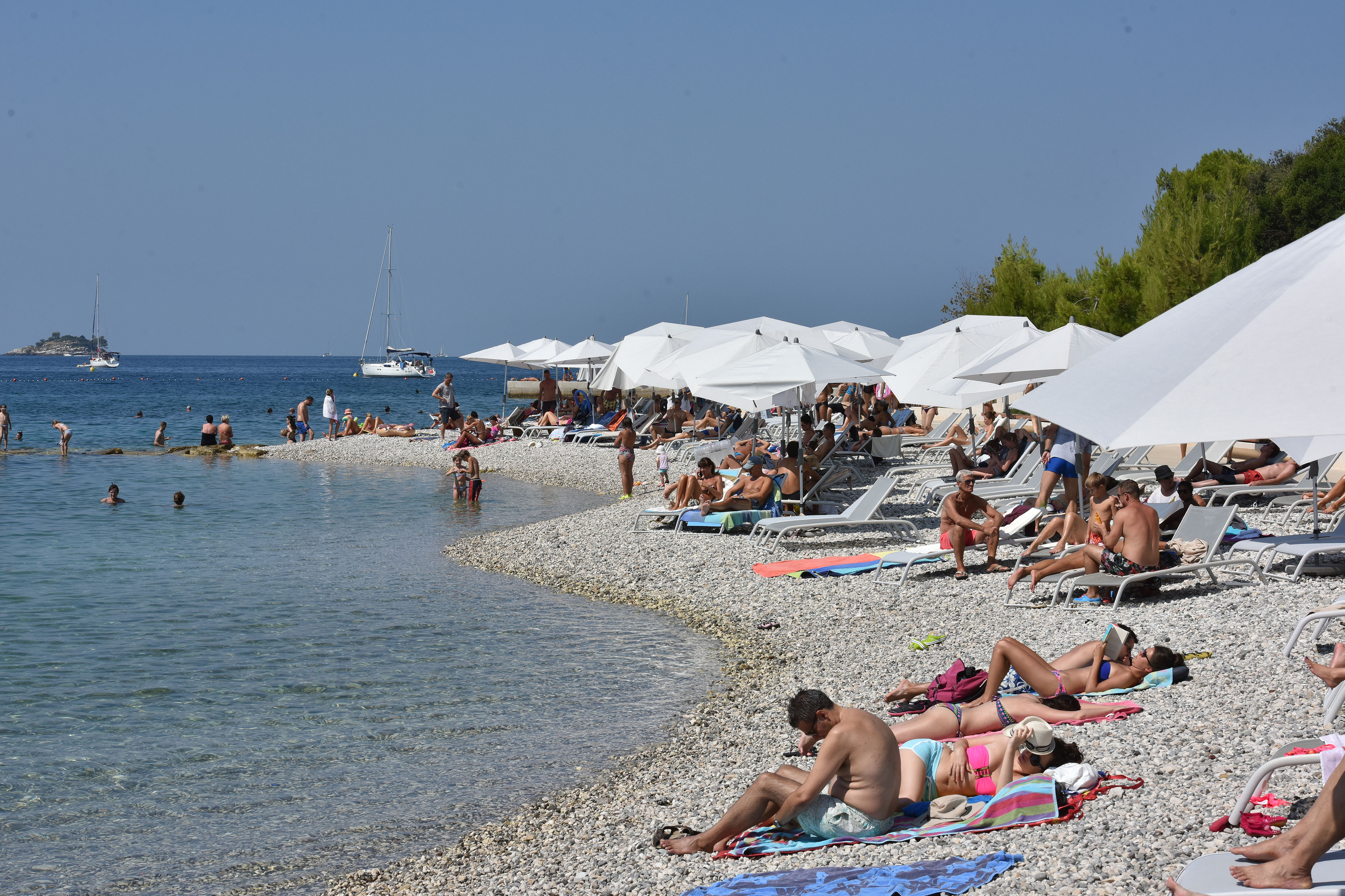 Rovinj: Sun?ana nedjelja idealna za odmaranje na plai i bazenu