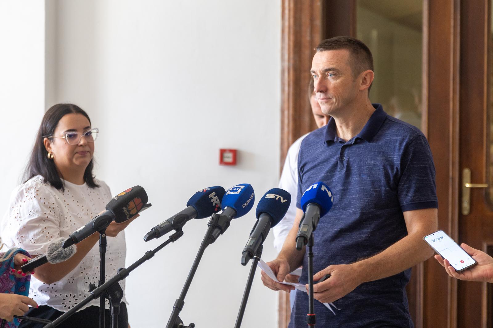 Vukovar:  Ivan Penava uručio je  ugovore o dodjeli bespovratnih potpora u poljoprivredi