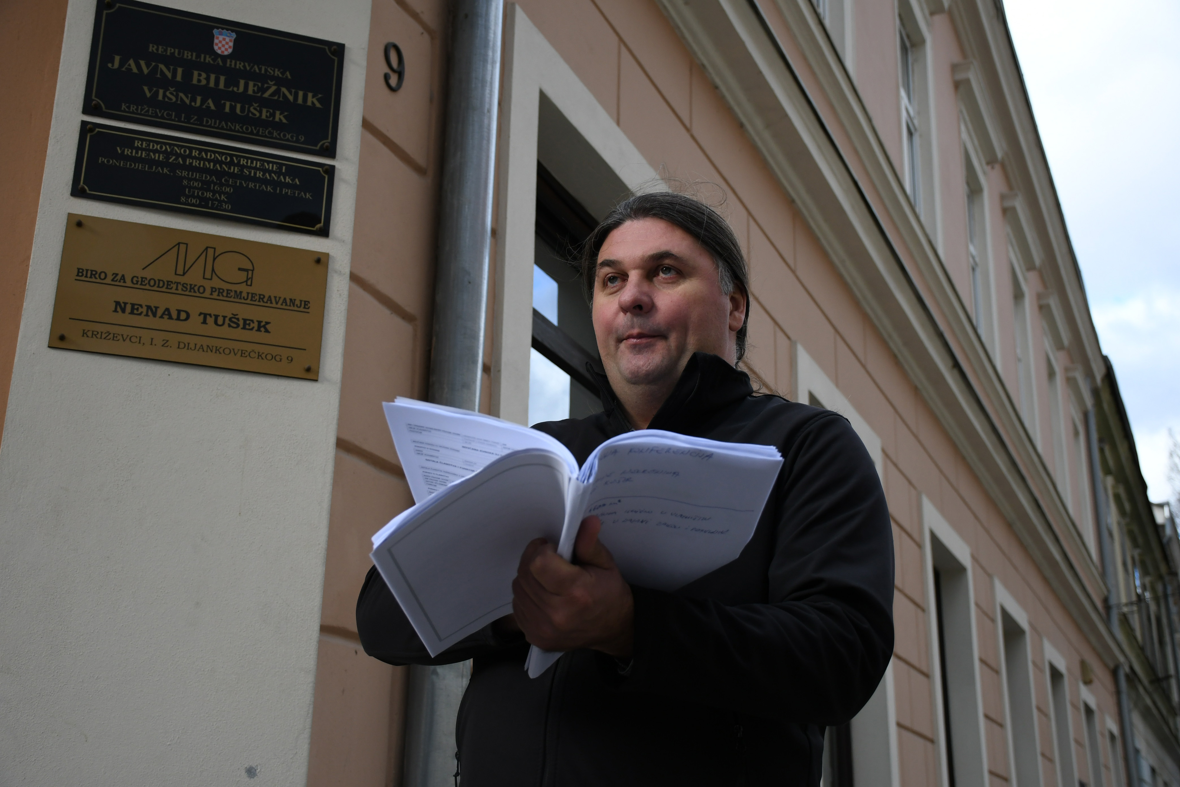 Načelnik Općine Kalnik, Mladen Kešer, o poklanjanju nekretnina institucijama