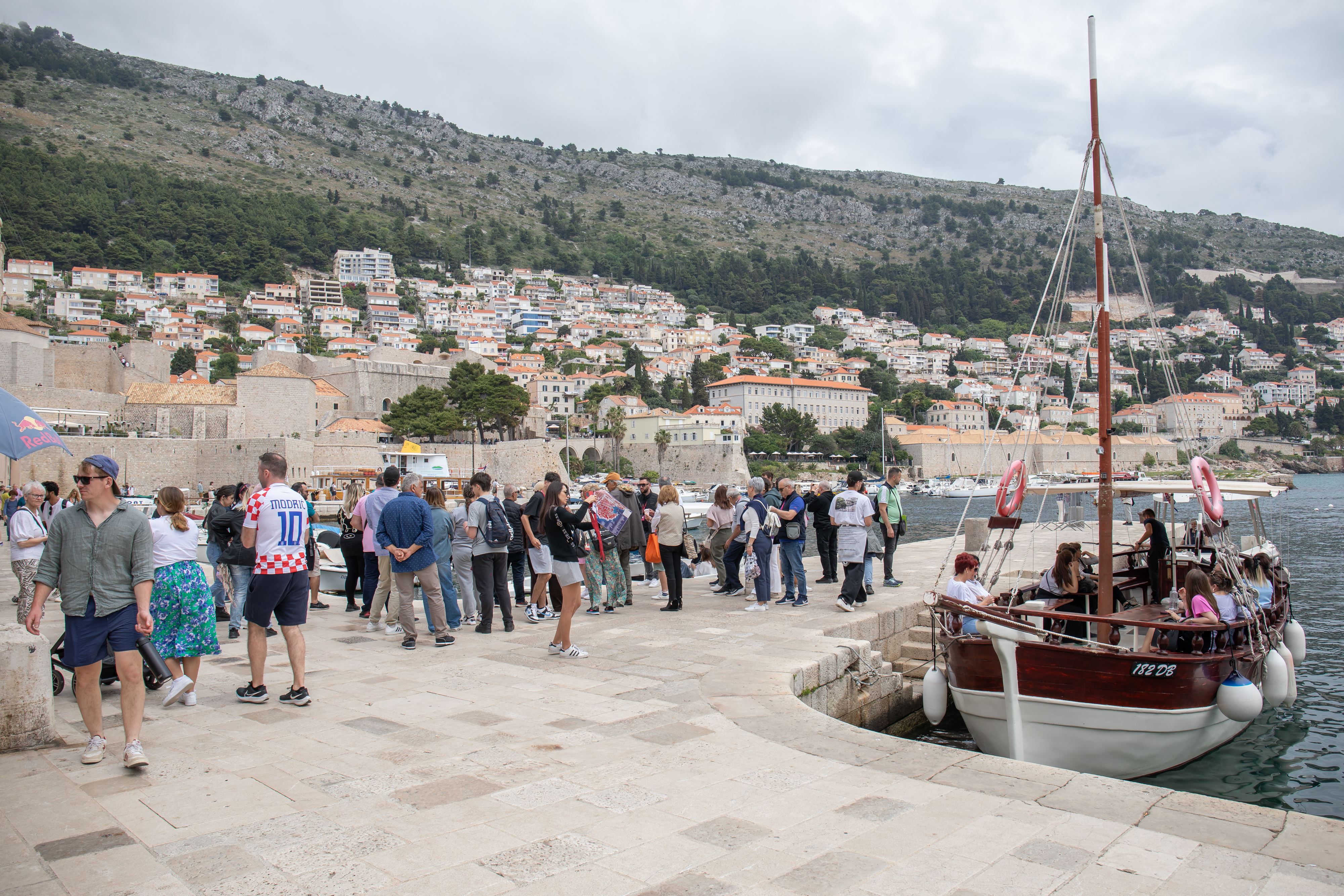 Dubrovnik: Turisti u obilasku povijesne jezgre grada
