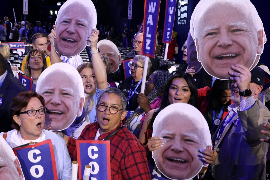 TIM WALZ, DEMOKRATI,