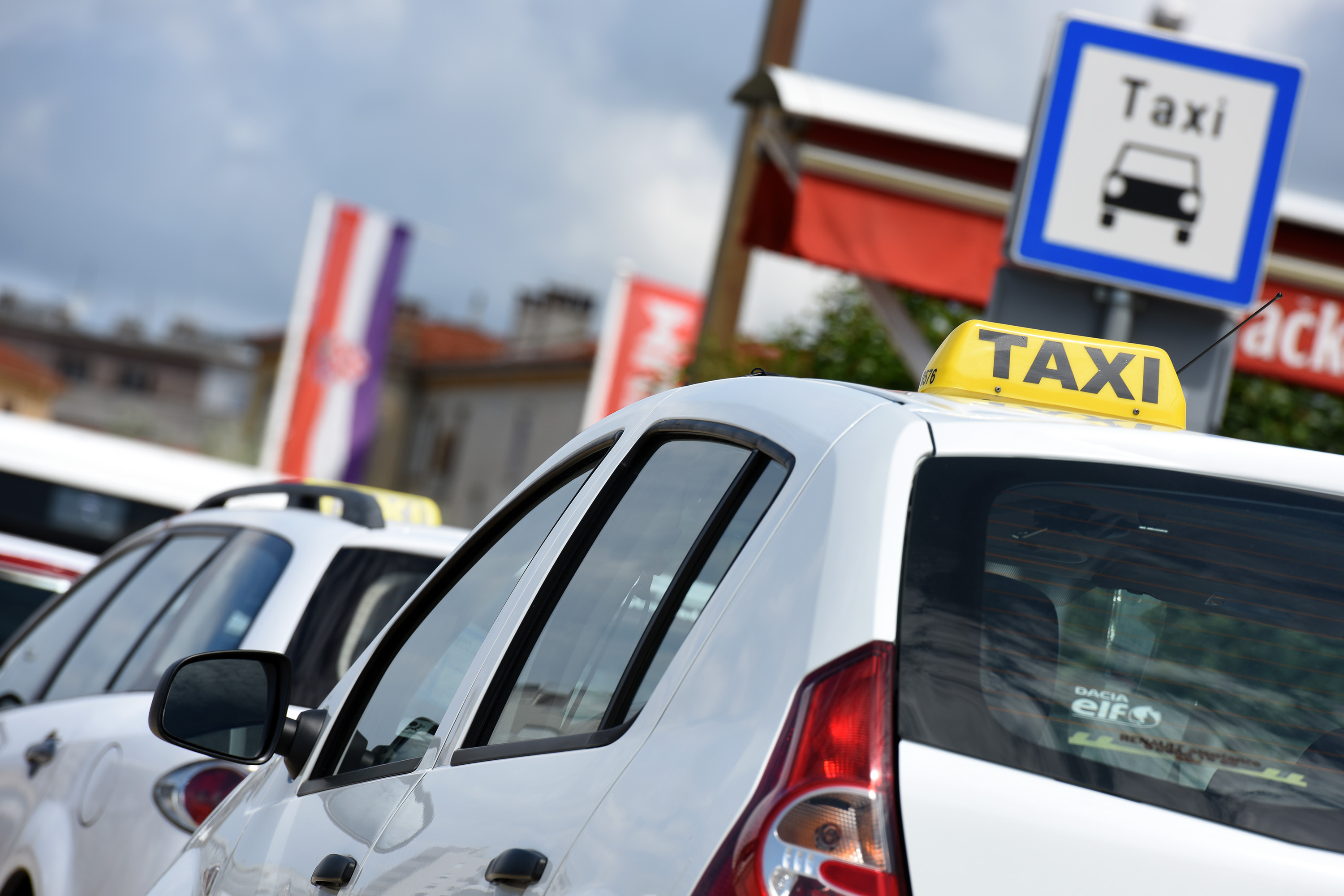 Zadar: Sindikalni predstavnici taksista upozorili su na sve ?e?e slu?ajeve prevare turista