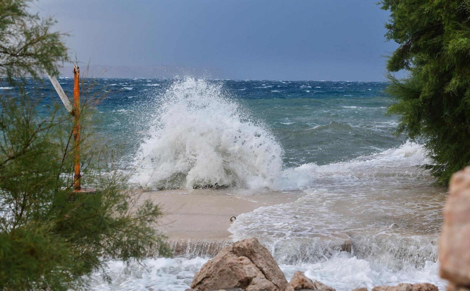 Snažna tramuntana u Podvelebitskom kanalu