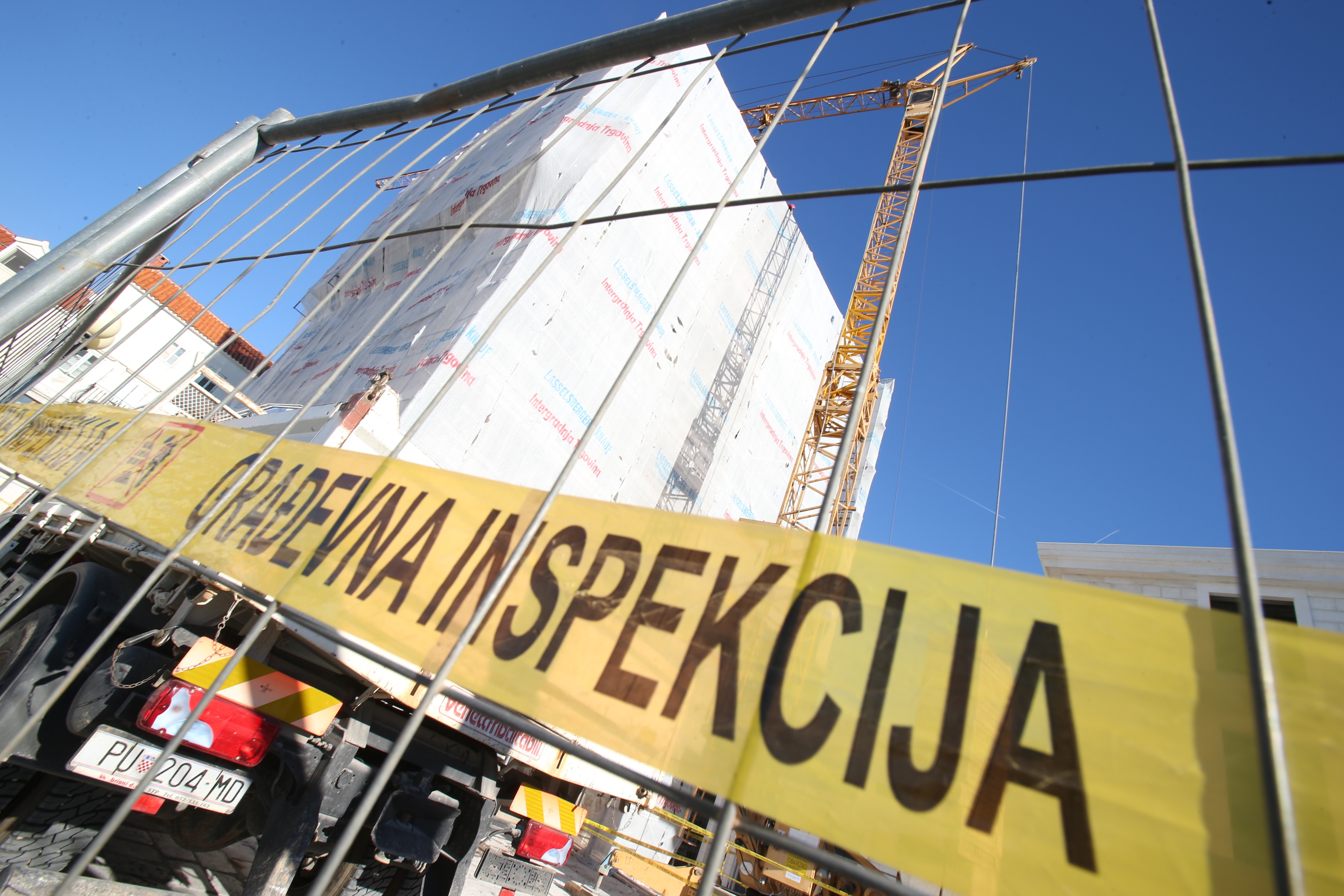 Split: Građani zgroženi rušenjem nezakonito adaptiranog dijela kuće Ćipiko