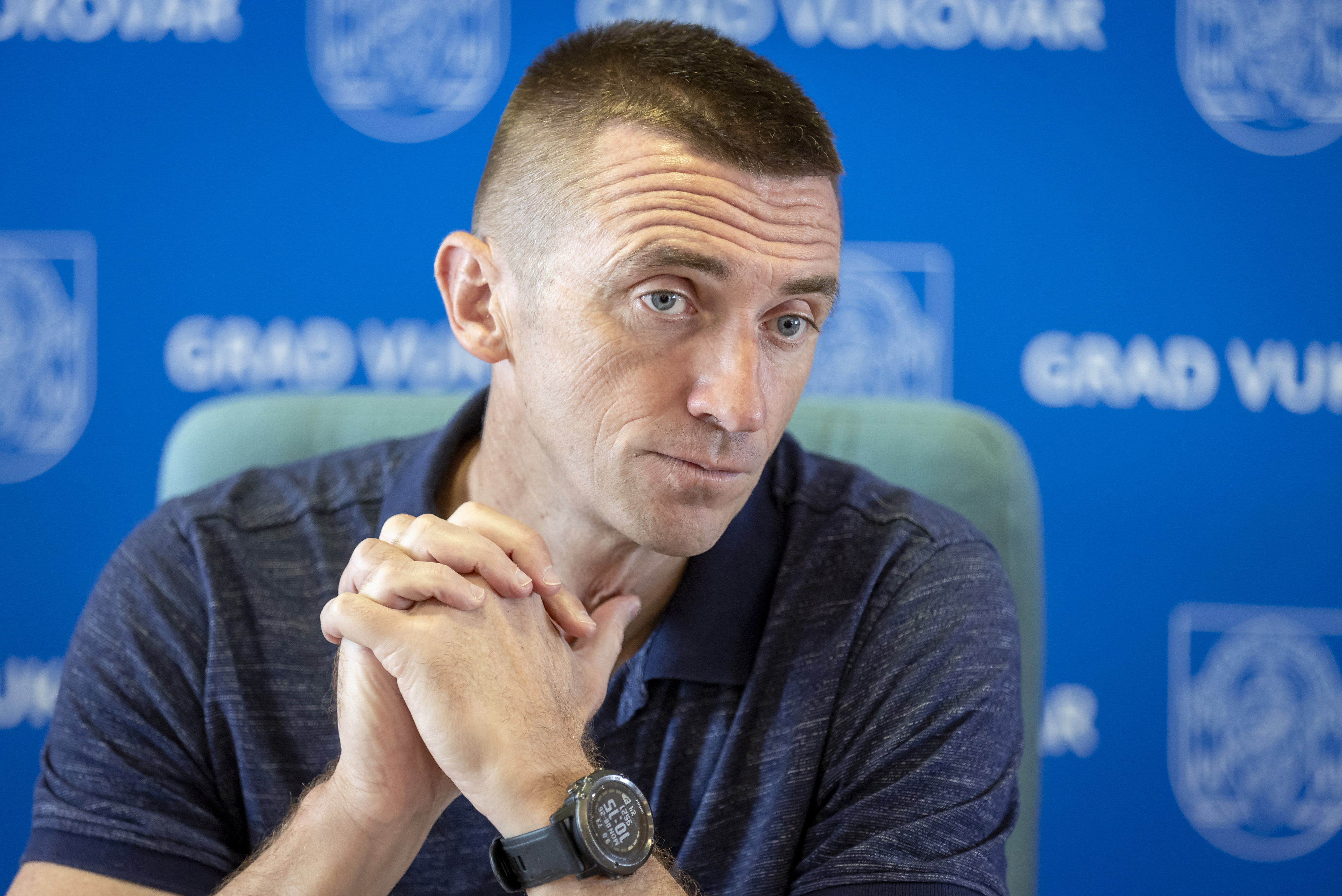 Vukovar: Ivan Penava na konferenciji za medije o besplatnom školskom materijalu za vukovarske osnovnoškolce