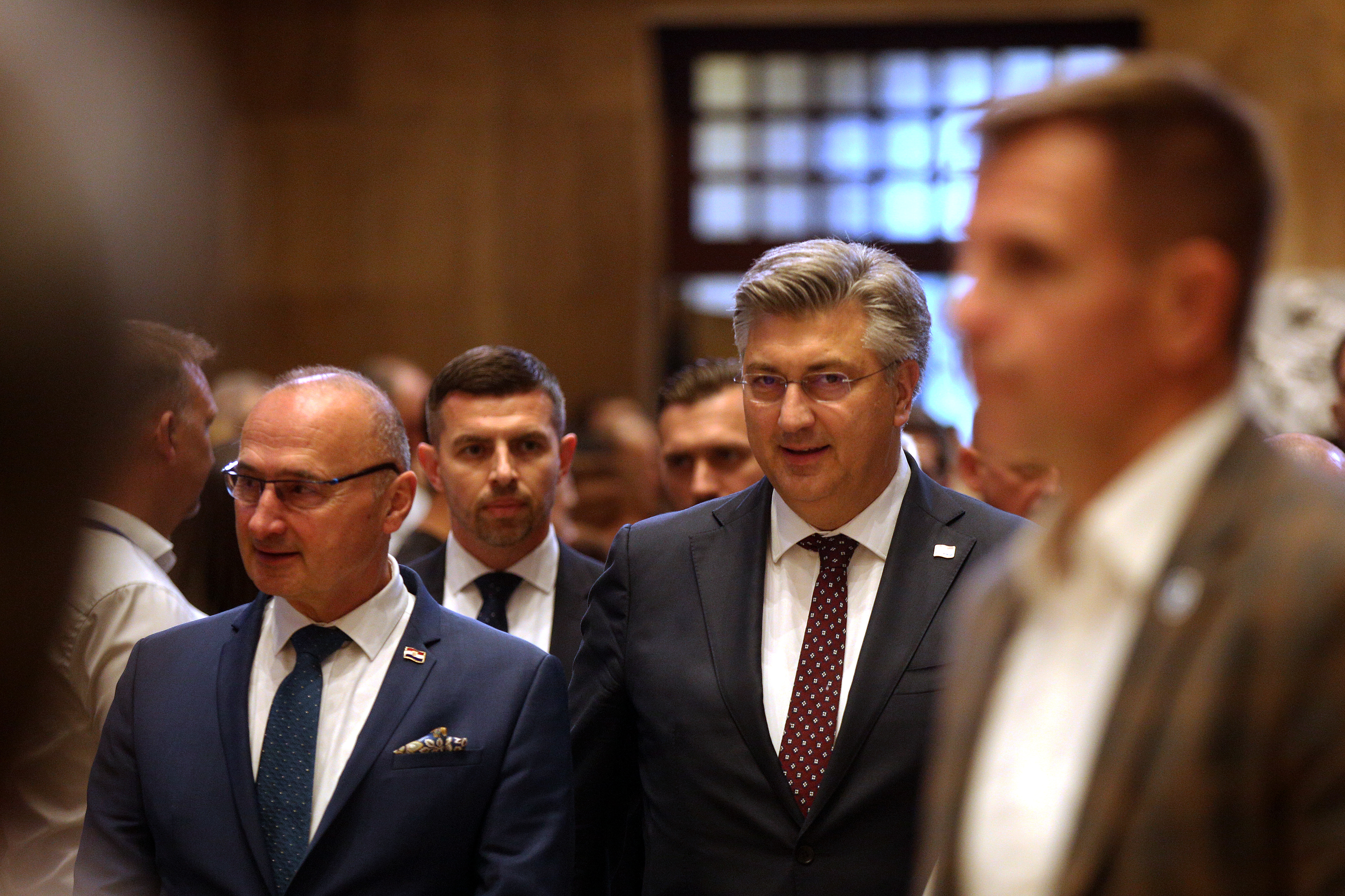 Zagreb: Premijer Plenković sa suradnicima na misi u crkvi sv. Ante povodom Antunova